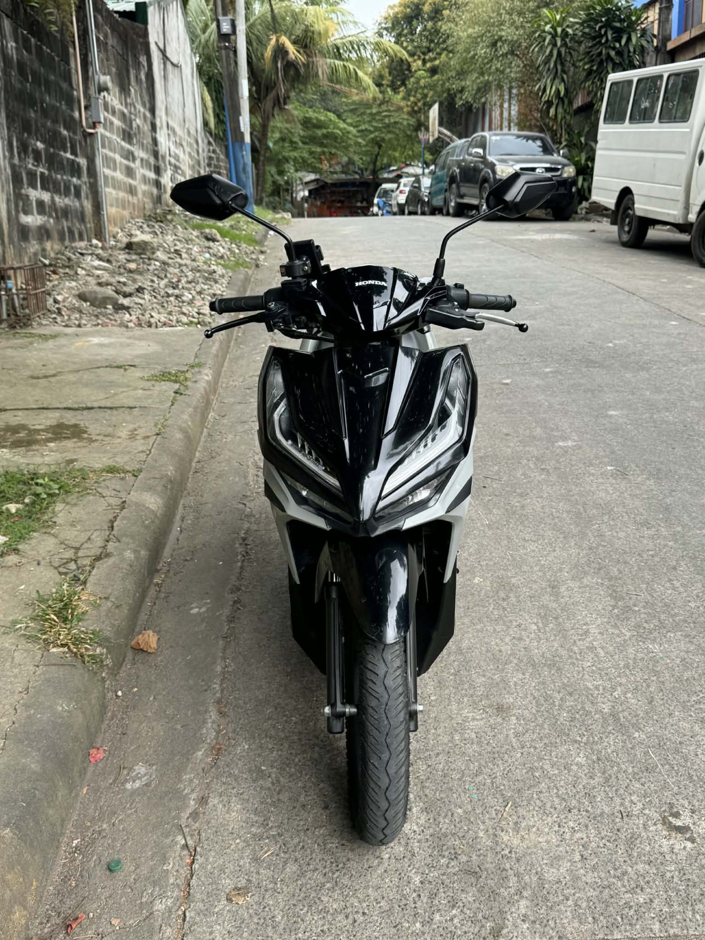 HONDA CLICK 2025 (Category: Motorbikes for Sale) located in Pasig City. Submitted by Thomaspalana (Listing ID 1418054425, Image 1). Description: FOR SALE OR SWAP HONDA CLICK 2025 16,000 ODO LEGIT COMPLETE PAPERS READY TO TRANSFER ALL STOCK ALL STOCK ENGINE ANTIPOLO 09454259004 Call me for negotiation.