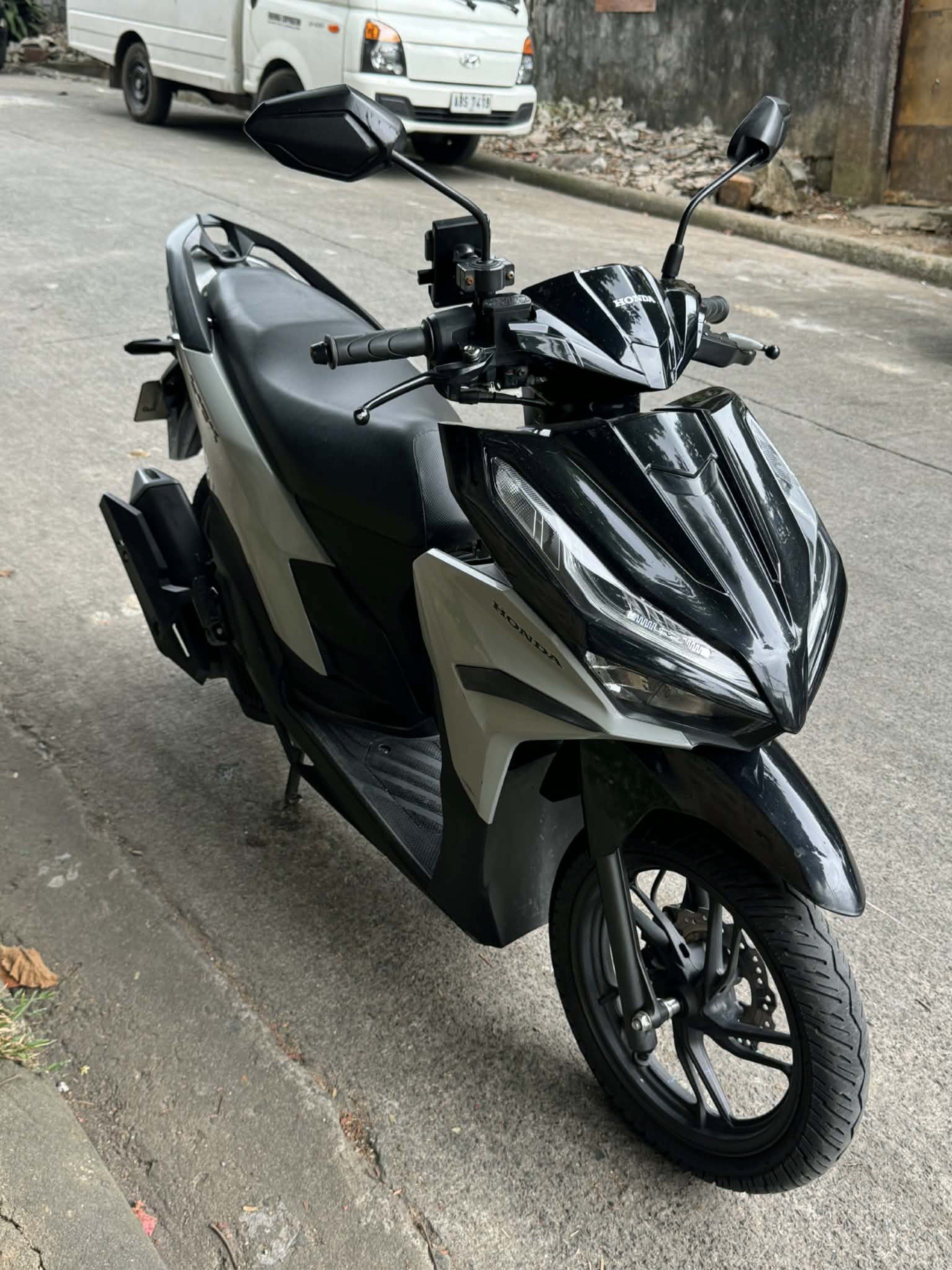 HONDA CLICK 2025 (Category: Motorbikes for Sale) located in Pasig City. Submitted by Thomaspalana (Listing ID 1418054425, Image 3). Description: FOR SALE OR SWAP HONDA CLICK 2025 16,000 ODO LEGIT COMPLETE PAPERS READY TO TRANSFER ALL STOCK ALL STOCK ENGINE ANTIPOLO 09454259004 Call me for negotiation.