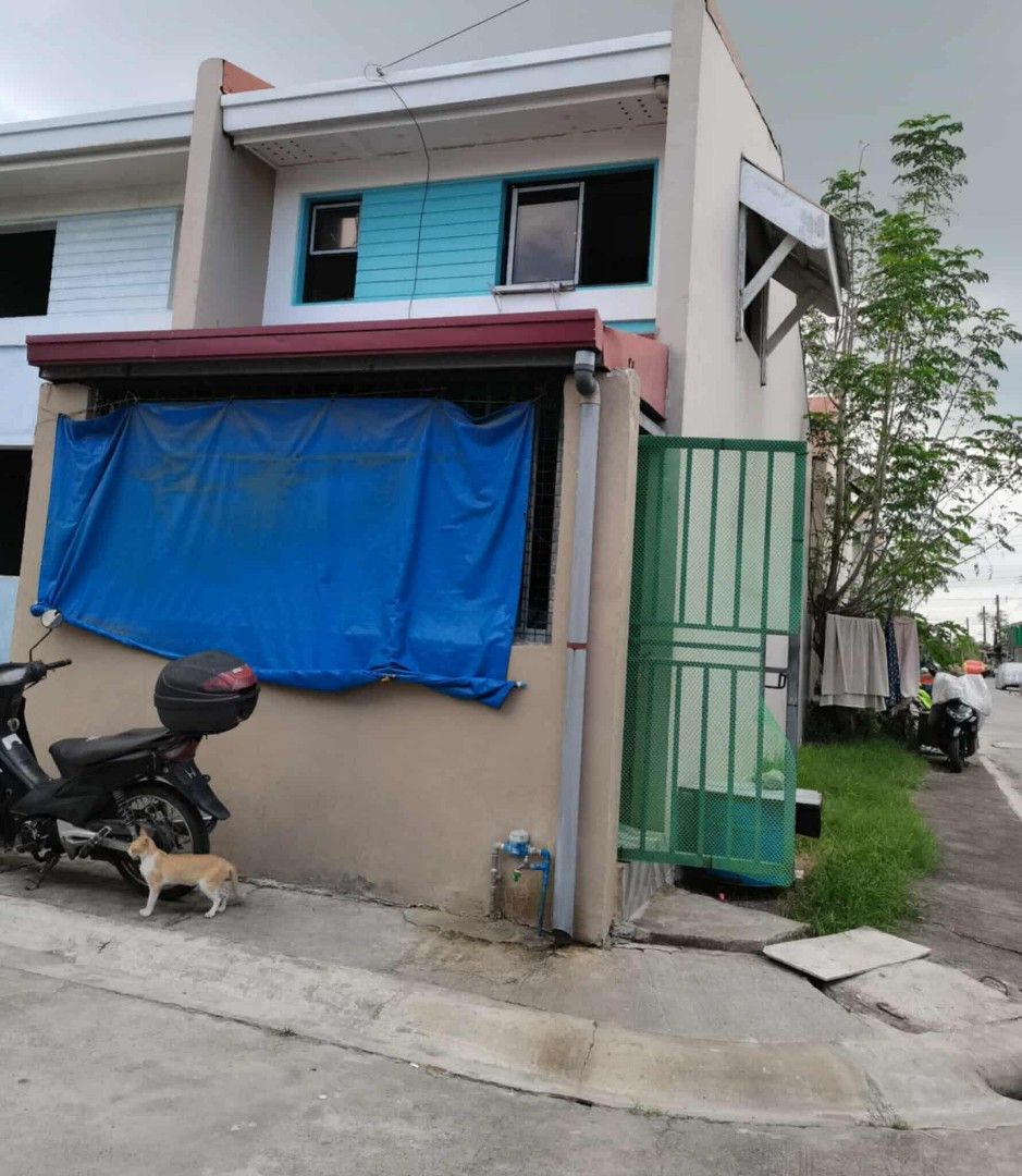 House and lot pasalo (Category: House & Lot) located in Angeles City. Submitted by rhanzjay (Listing ID 1418058739, Image 2). Description: Rush ‼️‼️‼️‼️‼️‼️ PASALO BAHAY Located: Sameera Homes Subdivision BRGY. SAPALIBUTAD (ANGELES CITY PAMPANGA) Close Front and Back pwde kapa mag tindahan 💖 Corner Lot can park 2 Car side and front 🚗🚙 Paid from Sept 2022 - january2026 ( 40months ) 470k asking 9380 monthly through Pag Ibig Up and Down Unit 2 Be