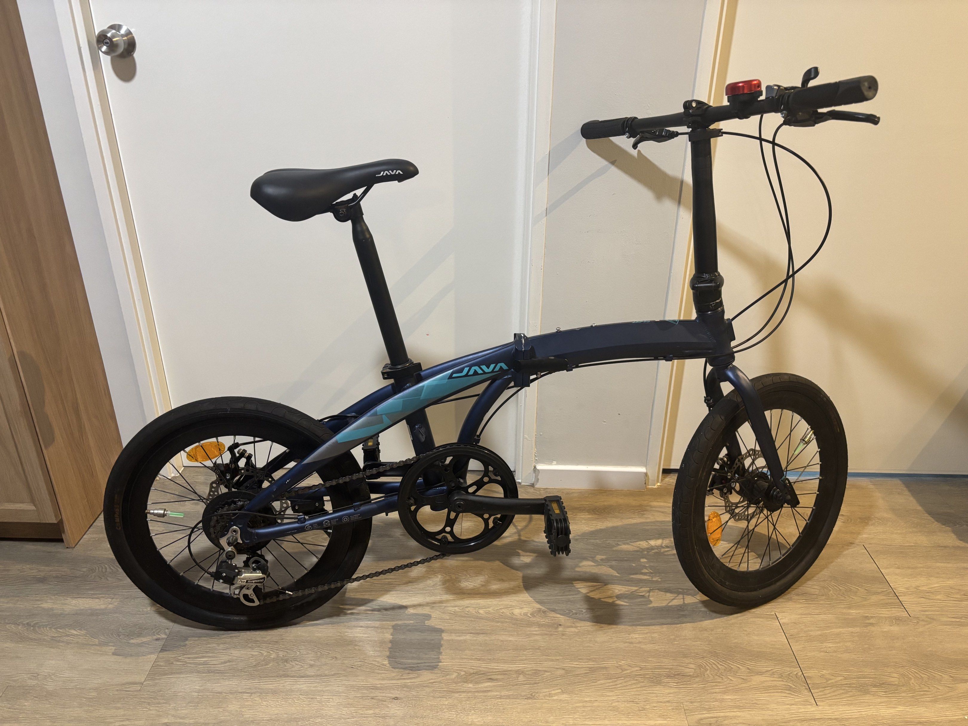 Java Zelo V2 Bicycle (Category: Bicycles) located in Singapore. Submitted by lizzayy (Listing ID 1418040199, Image 2). Description: Is foldable so to take up less space, has 7 gears.