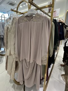 (Category: ) located in . Submitted by wardrobe2u_ (Listing ID 1418020007, Image 1). Description: .