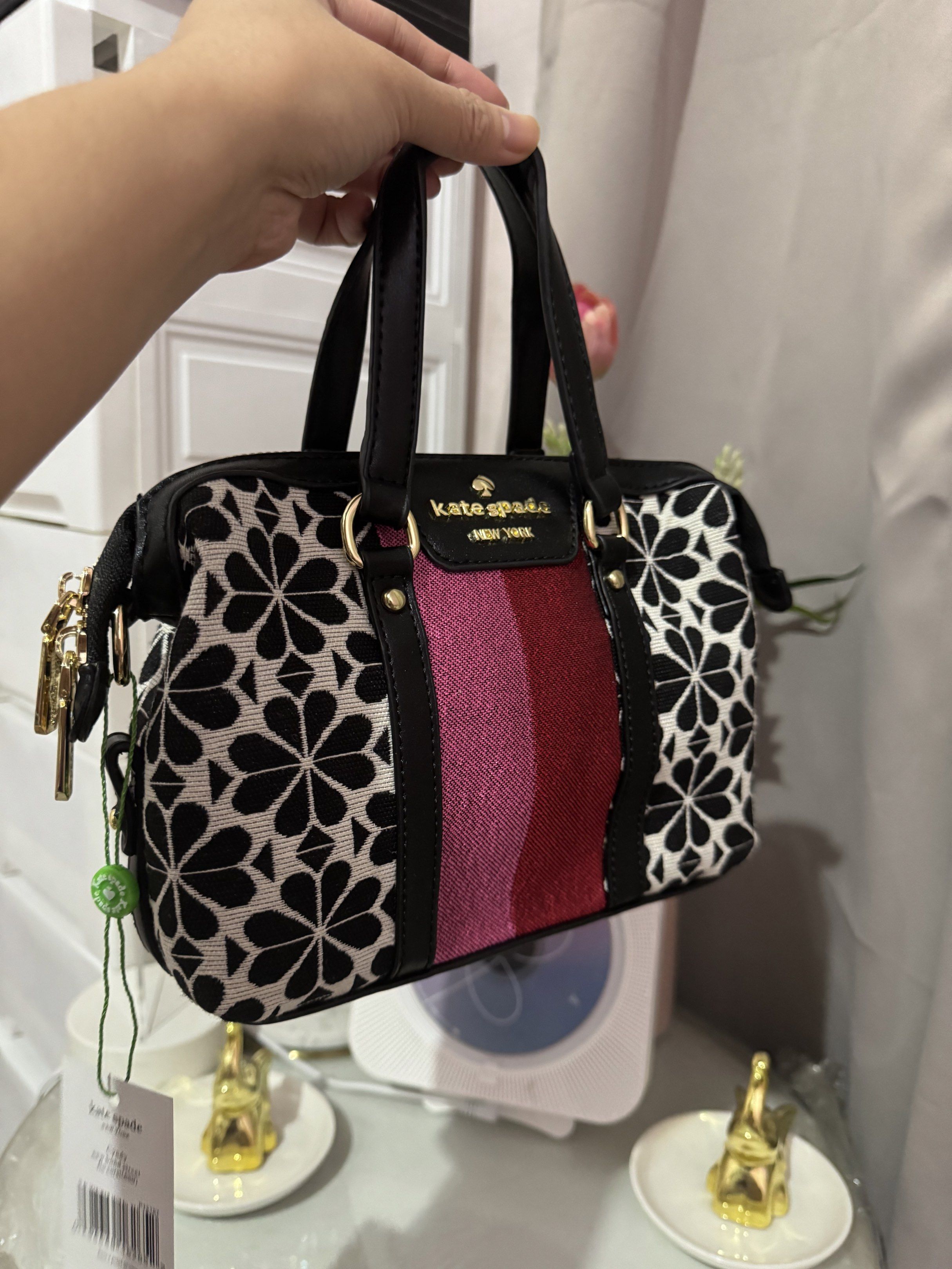 Kate Spade flower jacquard bag (Category: Luxury Bags & Wallets) located in Quezon City. Submitted by katy2424 (Listing ID 1418201746, Image 3). Description: still negotiable! Kate Spade flower jacquard bag💜.