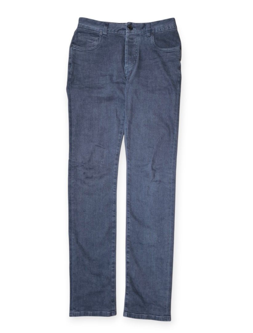 Loro Piana Denim Jeans (Category: Jeans) located in Manila. Submitted by fabby93 (Listing ID 1418132218, Image 1). Description: These Loro Piana denim jeans are made in Italy. They feature a button fly and a classic five-pocket design. The jeans are a dark blue color and have the Loro Piana logo on the buttons. The size is 29. The material composition is 97% cotton and 3% elastane. Loro piana Jean's Size 29 fits 30 Length 43 Leg opening 9.5 Hem 6