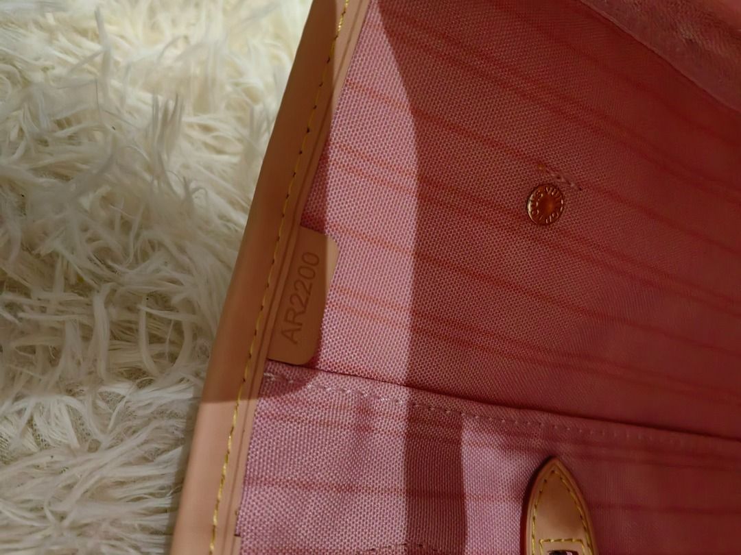 Louis Vuitton Damier Azur Neverfull MM (Category: Luxury Bags & Wallets) located in Cebu City. Submitted by erlacoleccion (Listing ID 1418183463, Image 2). Description: - Japan Surplus Louis Vuitton Neverfull MM handbag -Authentic leather specs - Damier Azur canvas - Includes matching pouch and dust bag - Features the iconic checkered pattern - Light beige leather trim and handles - Stylish and practical tote bag.