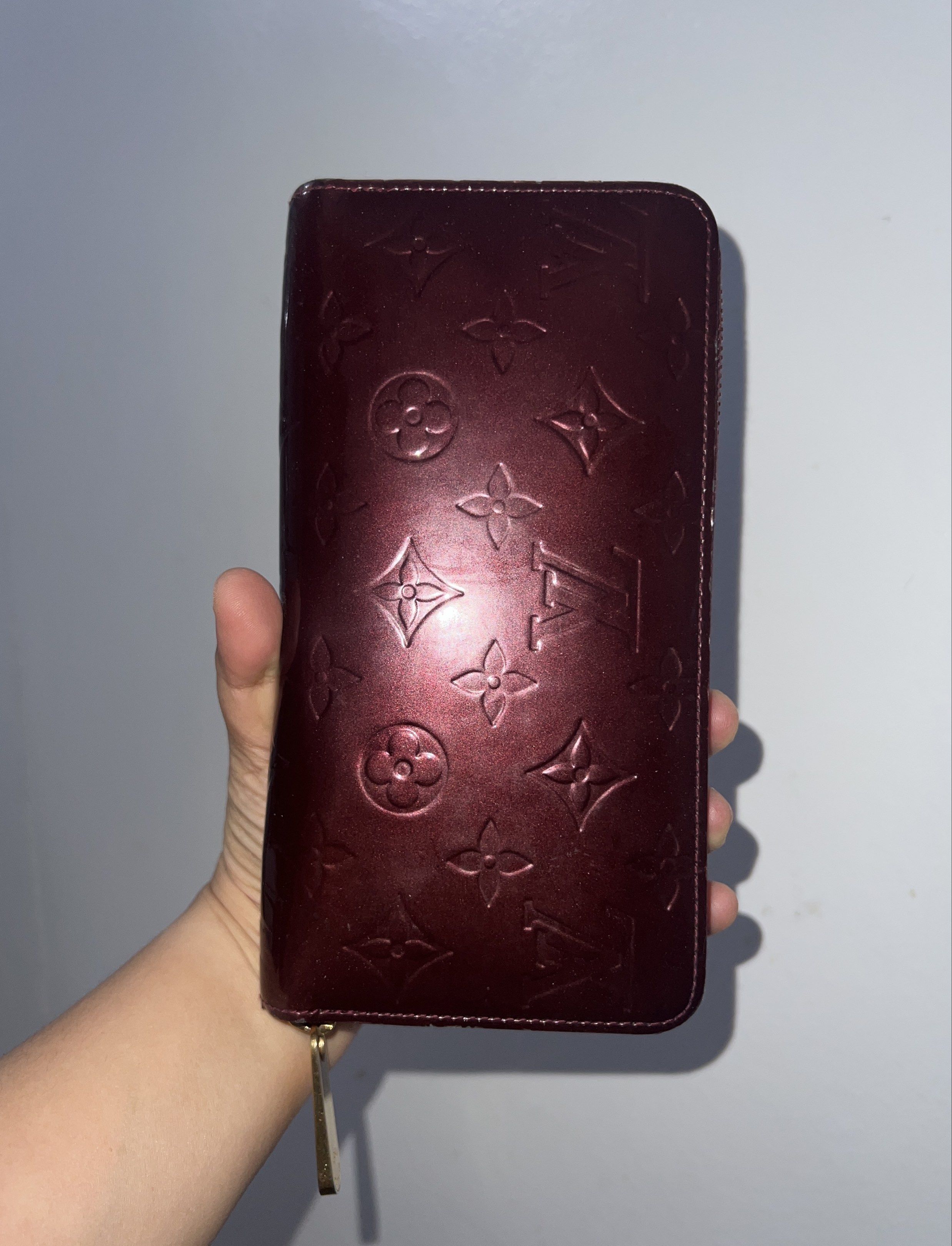 Louis Vuitton Vernis Zippy Wallet (Category: Luxury Bags & Wallets) located in Caloocan City. Submitted by rmdesilva (Listing ID 1404139034, Image 1). Description: - Authentic Louis Vuitton Zippy Wallet - Crafted from Vernis leather - Elegant burgundy color - Secure zip-around closure - Features gold-tone zipper - Iconic LV monogram design.