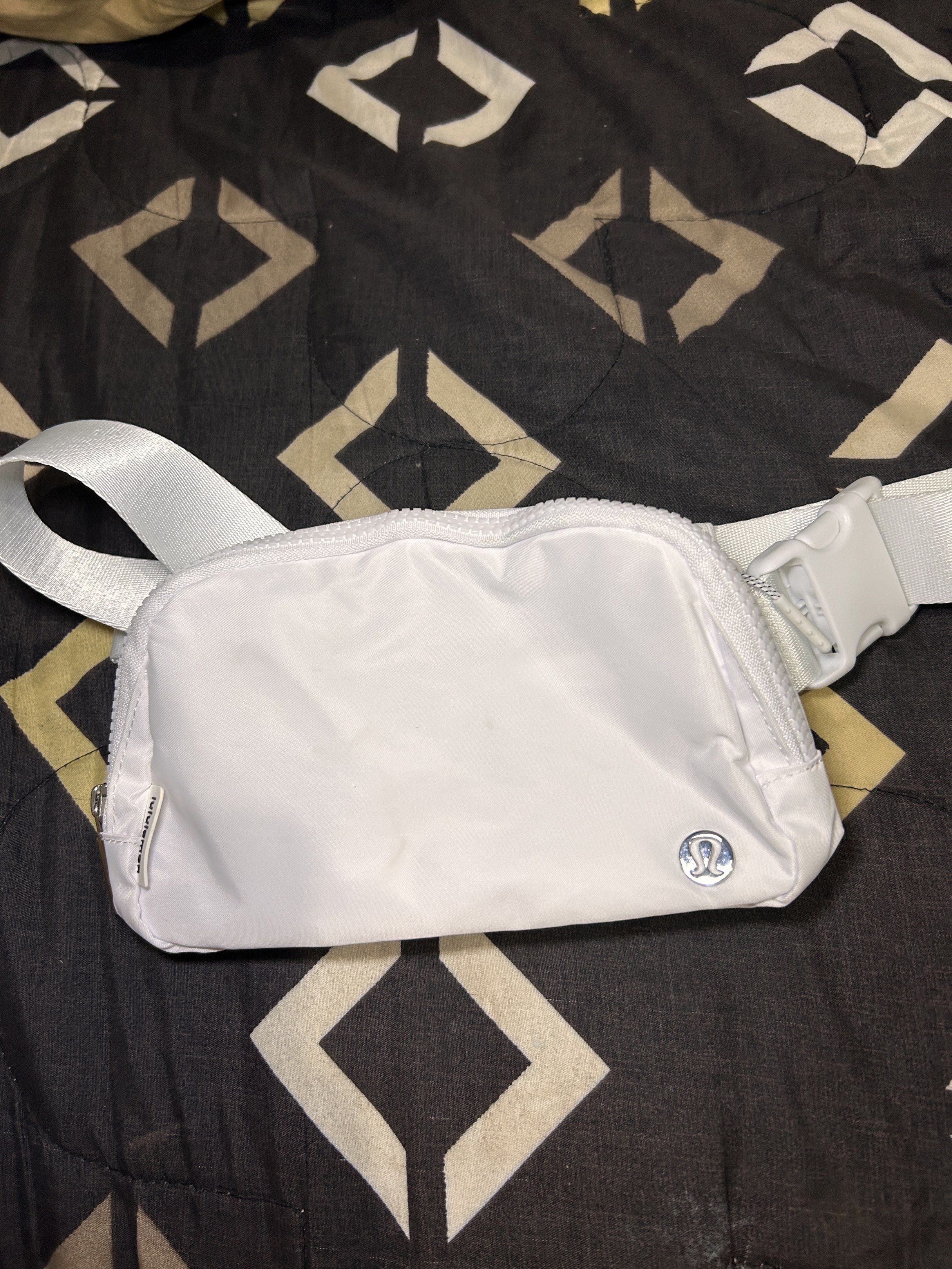 Lululemon Everywhere Belt Bag - White (Category: Cross-body Bags) located in Urdaneta. Submitted by _saphiera (Listing ID 1418197139, Image 1). Description: - Lululemon Everywhere Belt Bag - Color: White - Main compartment with mesh pocket - Smaller internal pocket - Adjustable white strap - Secure zipper closure - Lululemon logo on front and inside - Branded zipper pull Masyadong madumihin for me, may slight stain pero washable naman kayo na bah