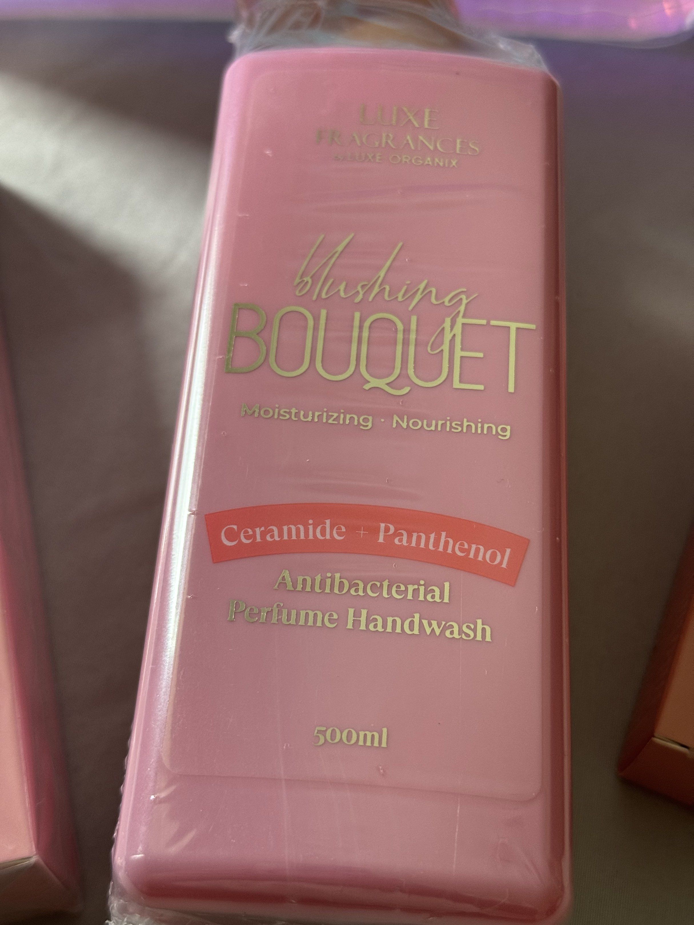 Luxe Organix Blushing Bouquet Gift Set (Category: Fragrance & Deodorants) located in Paranaque City. Submitted by gelds (Listing ID 1418050556, Image 3). Description: Luxe Organix Blushing Bouquet gift set includes an Eau de Toilette (100ml), a perfume handwash (500ml), a perfume cream (30g), and a travel pouch. The handwash contains Ceramide and Panthenol. The perfume cream is a deep nourishing hand and cuticle cream. The set is perfect for gift