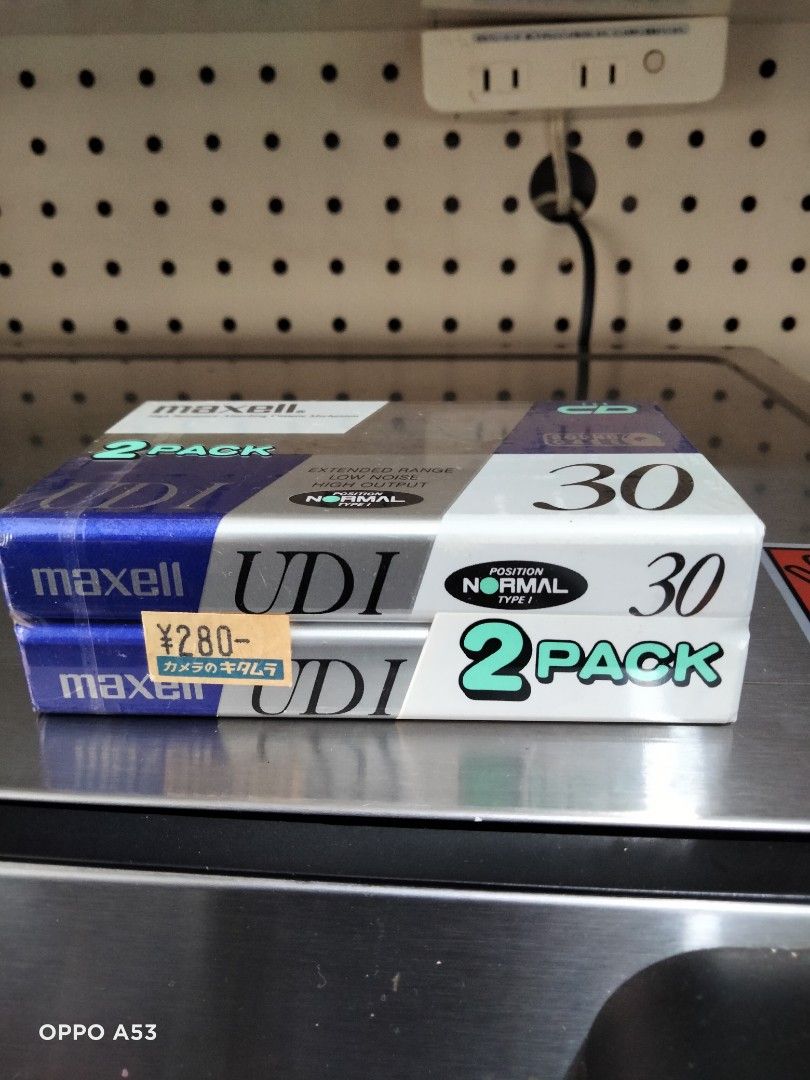 Maxell UDI 30 (E) 2P Cassette Tape (Category: Portable Music Players) located in Carmona. Submitted by rpute (Listing ID 1418020068, Image 2). Description: Listing is for a Maxell UDI 30 (E) 2P cassette tape. It is a 2-pack with a normal position. The tape is designed for CD use. The box indicates it is an extended range, low noise, and high output tape. The box also has Japanese text. The price tag shows ¥280..