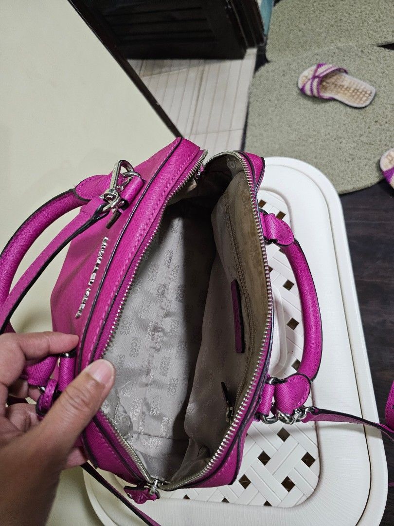 Michael Kors Cindy Dome Satchel Bag (Category: Luxury Bags & Wallets) located in Alicia. Submitted by brandfor.less (Listing ID 1418134707, Image 3). Description: It is a structured dome satchel handbag with double top handles and a detachable, adjustable crossbody strap..