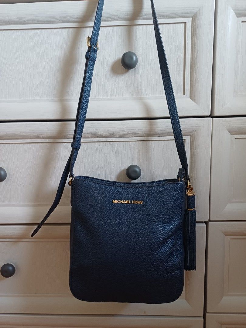 Michael Kors Navy Blue Crossbody Bag (Category: Luxury Bags & Wallets) located in Angeles City. Submitted by dianern (Listing ID 1418054701, Image 1). Description: - Michael Kors crossbody bag - Color: Navy blue - Gold-tone hardware and zipper - Tassel detail - Interior: Zip pocket and slip pocket - Includes tag - Material: Textured leather - no flaws -excellent condition.