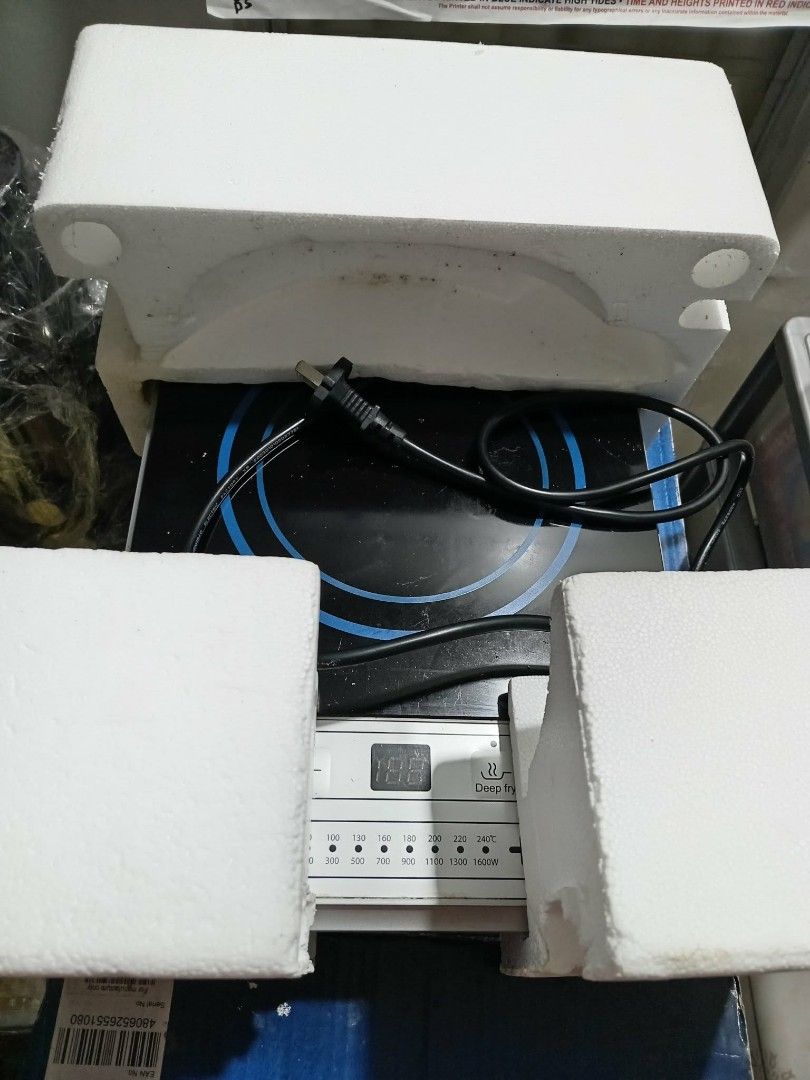 Midea 1600W Push Button Induction Cooker (Category: Cookers) located in Pasig City. Submitted by mmrivera (Listing ID 1418059666, Image 3). Description: - Midea 1600W Induction Cooker - Includes single-layered soup pot - Cooking Functions: Soup, Fry, Deep Fry, Braise, Congee, Hot Pot - Features timer and power settings - Push button controls - Model: FP-4016SL160WETL-N⁸ complete with box 2x lang po nagamit sa outing rfs: hindi na po nagagamit lal
