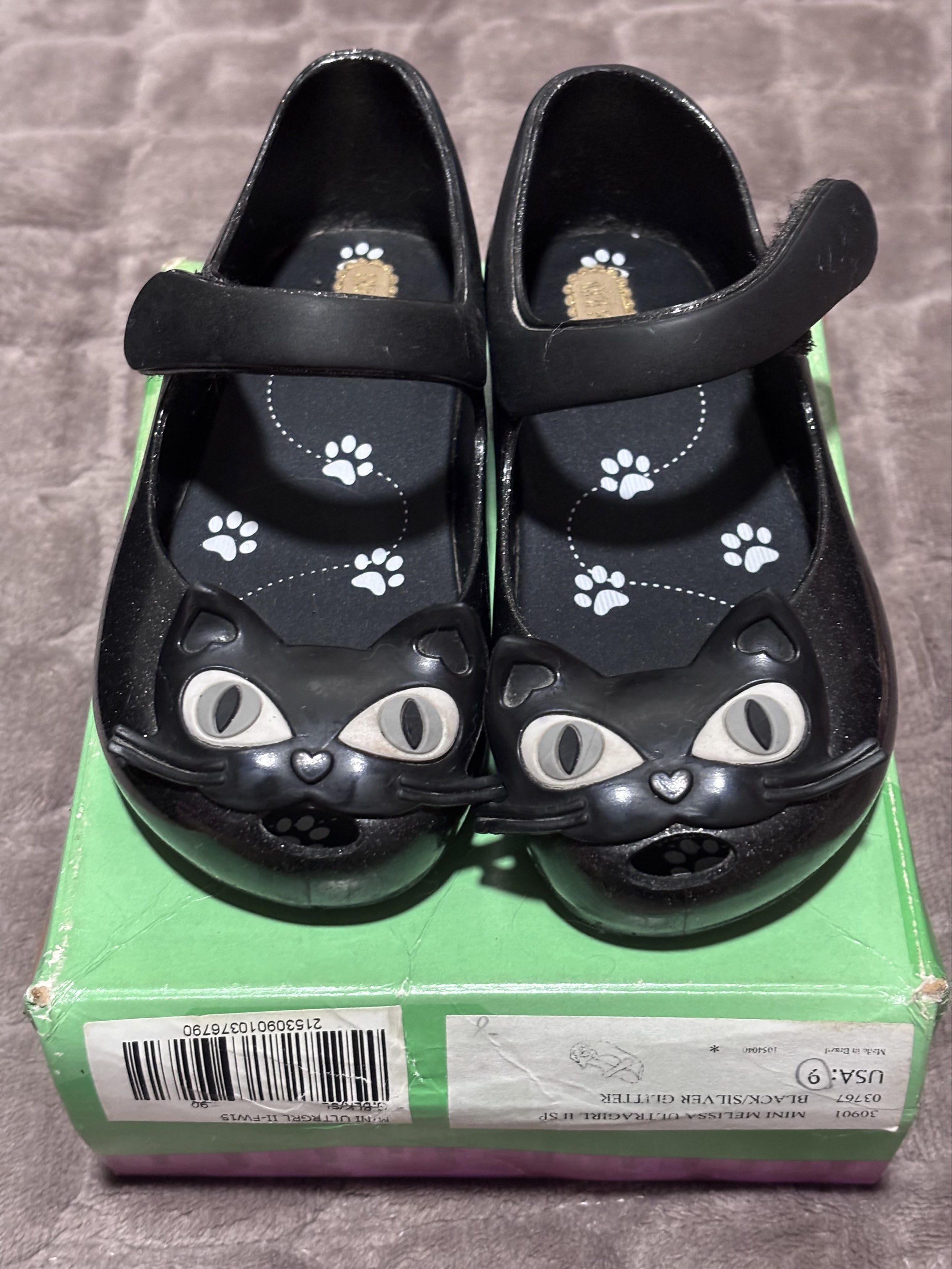 Mini Melissa Size 9 (Category: Babies & Kids Fashion) located in Quezon City. Submitted by sassy1816 (Listing ID 1418100653, Image 1). Description: Mini Mel Size 9 with box and care card .