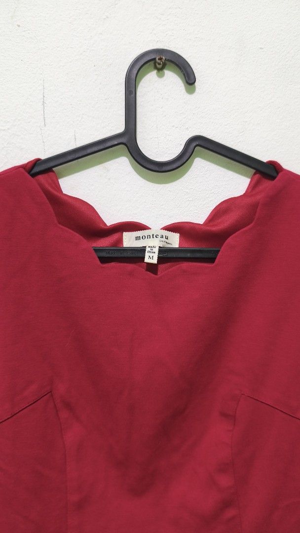 Monteau Los Angeles Red Dress (Category: Dresses) located in Mandaluyong City. Submitted by ferrerochi (Listing ID 1418170916, Image 2). Description: - Length: 31 inch - Width: 16 inch - Morteau red dress - Size: M - Sleeveless design - Scalloped neckline - Fitted bodice - A-line skirt - Material: Polyester, rayon, spandex blend - Made in China.
