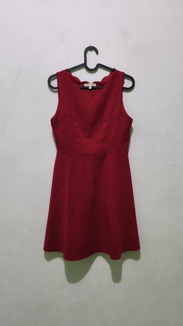 Monteau Los Angeles Red Dress (Category: Dresses) located in Mandaluyong City. Submitted by ferrerochi (Listing ID 1418170916, Image 1). Description: - Length: 31 inch - Width: 16 inch - Morteau red dress - Size: M - Sleeveless design - Scalloped neckline - Fitted bodice - A-line skirt - Material: Polyester, rayon, spandex blend - Made in China.