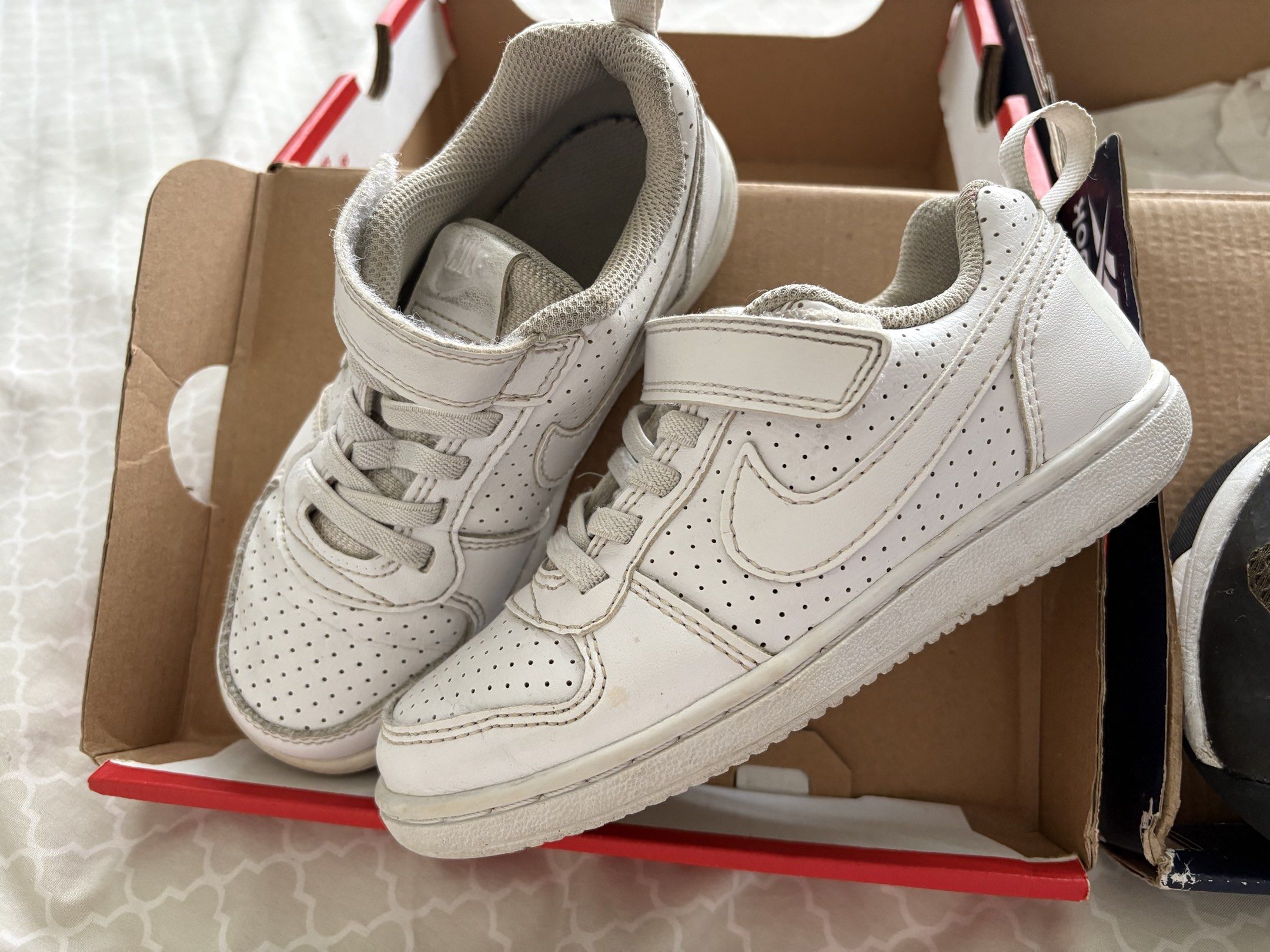 Nike & Reebok kids size 11c US authentic with box (Category: Babies & Kids Fashion) located in Angeles City. Submitted by lakesho (Listing ID 1418100382, Image 2). Description: 2 original kids shoes size 11c US with original boxes. What u see is what u get.