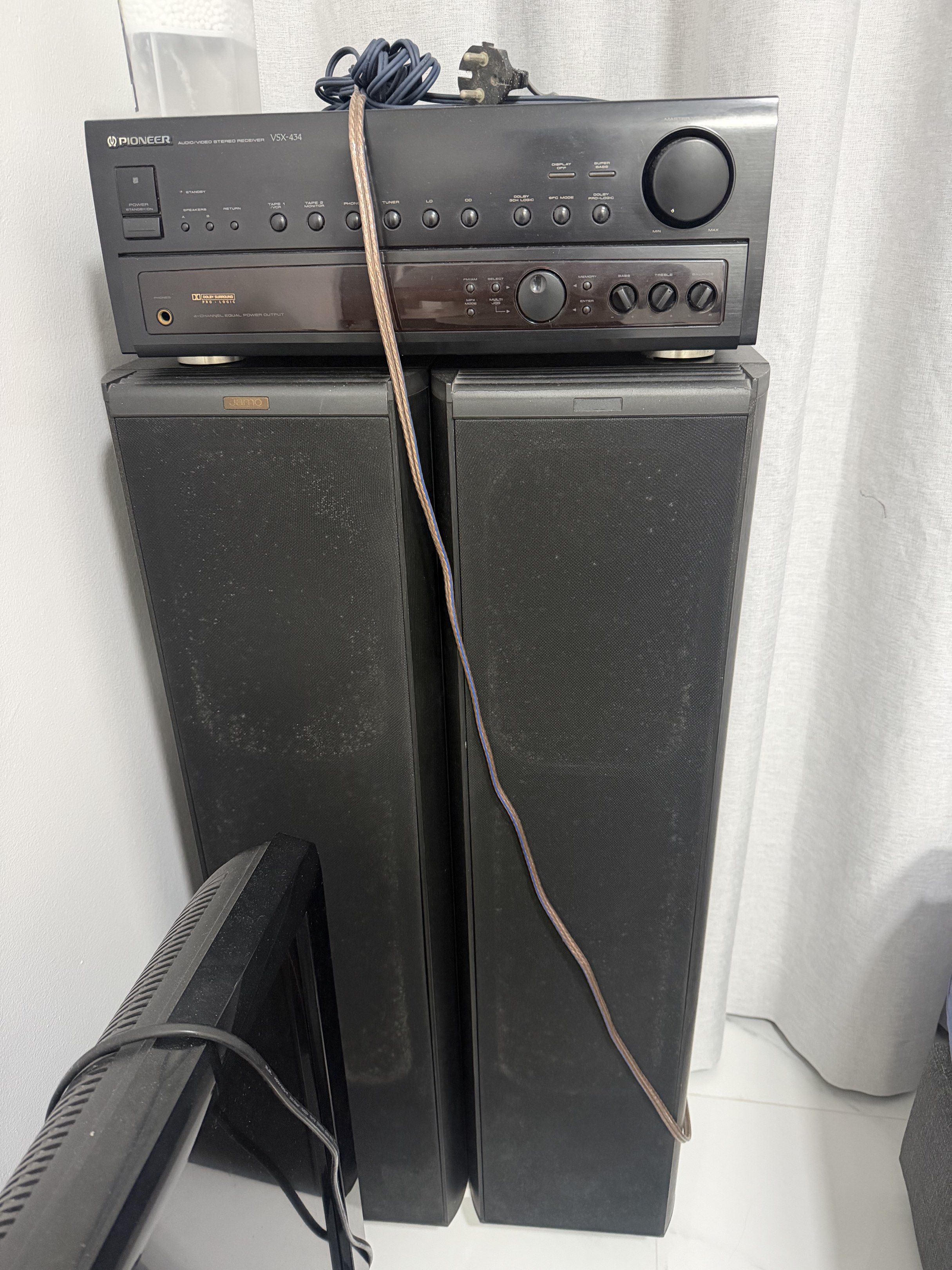 Pioneer VSA-434 Stereo System with Speakers