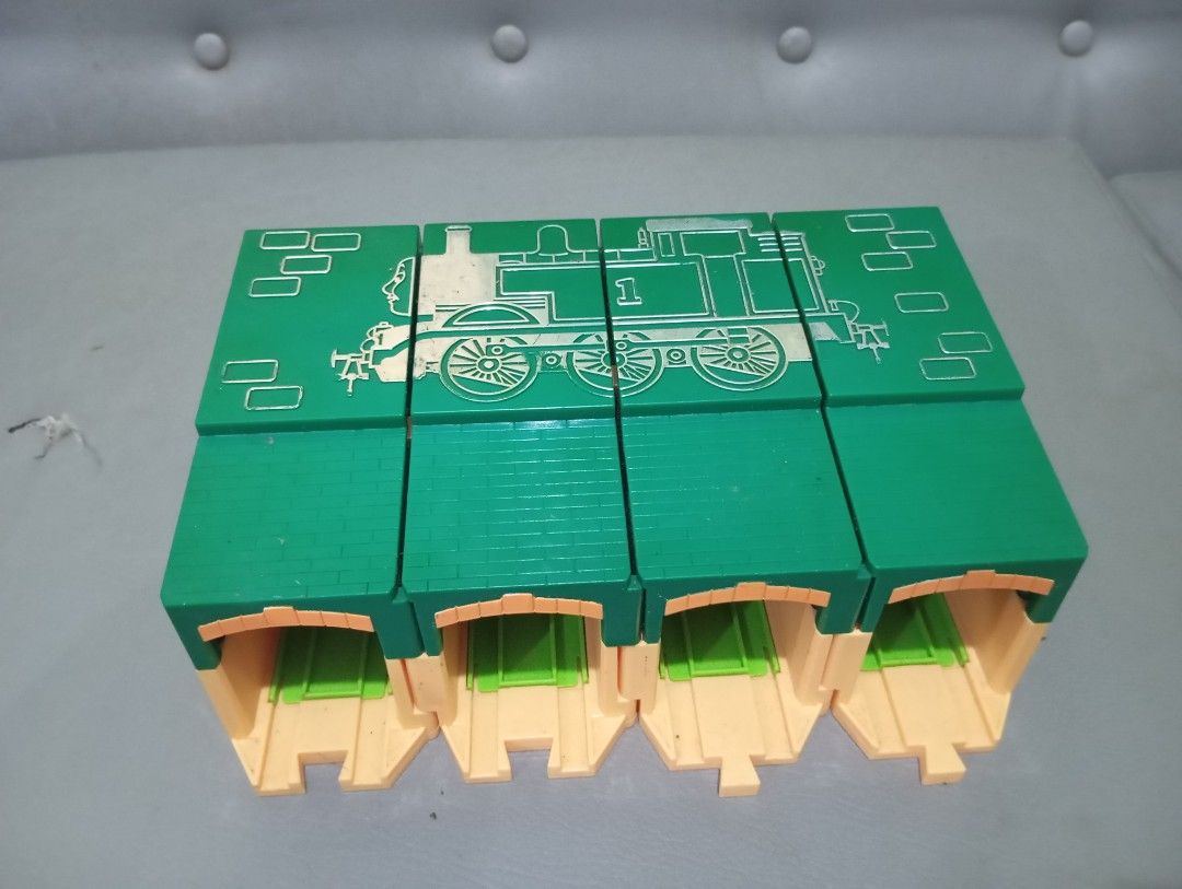 Plarail Thomas Foldable Engine Shed, Green TAKARA TOMY (Category: Vehicle & Diecast Models) located in Silang. Submitted by samflores2k4t7 (Listing ID 1418076199, Image 2). Description: For sale Plarail Thomas Foldable Engine Shed, Green TAKARA TOMY .