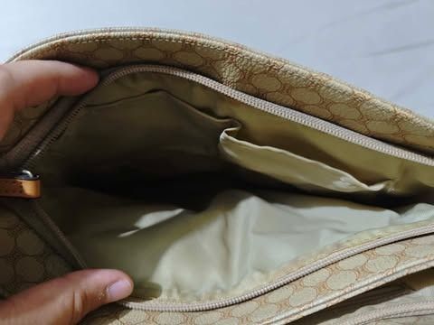 Pleiade Paris Hand Bag (Category: Luxury Bags & Wallets) located in Mandaluyong City. Submitted by bossk21 (Listing ID 1418149064, Image 3). Description: READ DESCRIPTION FIRST‼️ PAYMENT FIRST‼️ 100% LEGIT SELLER Delivery (buyer will pay the shipping fee) Delivery: Lalamove, Joyride, SPX or J&T Location: Mandaluyong (pm for more details) Note: Seller can deliver the item around Metro Manila for only 50 - 100 php depending on distance. Message me 