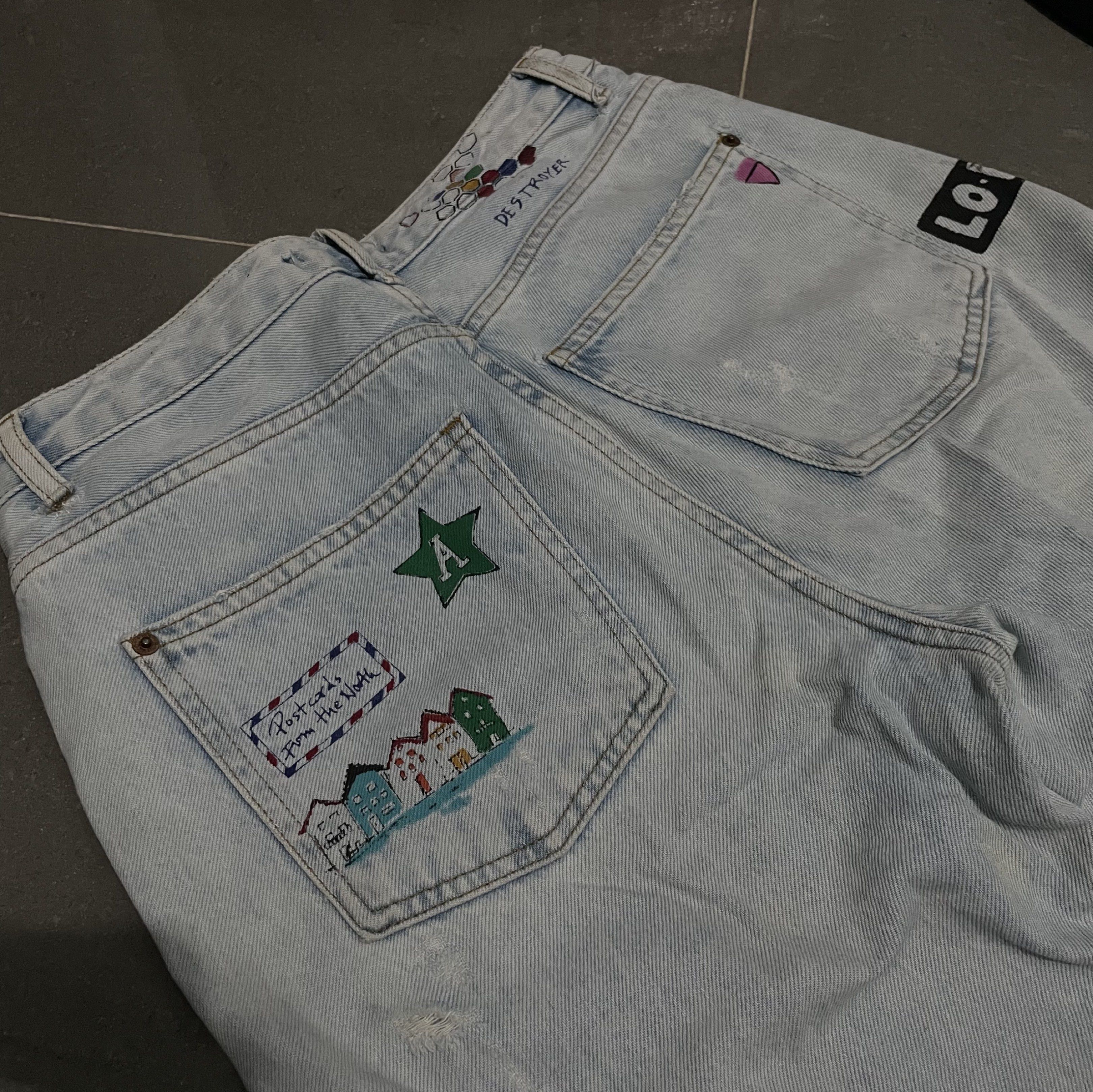 Pull&Bear | Light Denim Jeans (Category: Jeans) located in Cebu City. Submitted by kurstuff (Listing ID 1418162682, Image 3). Description: ‼️ Need to Buy atleast 2 items from my shop to push through Size: L: 40” W: 28” Note: * Shadows Due to Lighting (Lower part of the pants are just shadows) * Condition: 9/10 - Needs Washing - No Issue 📍: Talamban, Cebu 🚚: JnT 💵: Gcash.