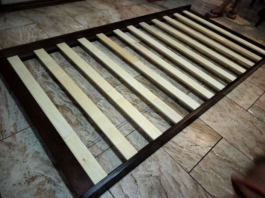 Pullout Bed Frame Single size (Category: Bed Frames & Mattresses) located in Muntinlupa City. Submitted by groundplaycustomerservice (Listing ID 1418074592, Image 3). Description: Received as a gift. USED but is still in very good condition. Good as new. Please note that mattress size needed is 36 x 75 inches. Easy to assemble (instructions included) Easy to carry, Very portable, Lightweight but sturdy Good for visitors having sleepovers. Can be 