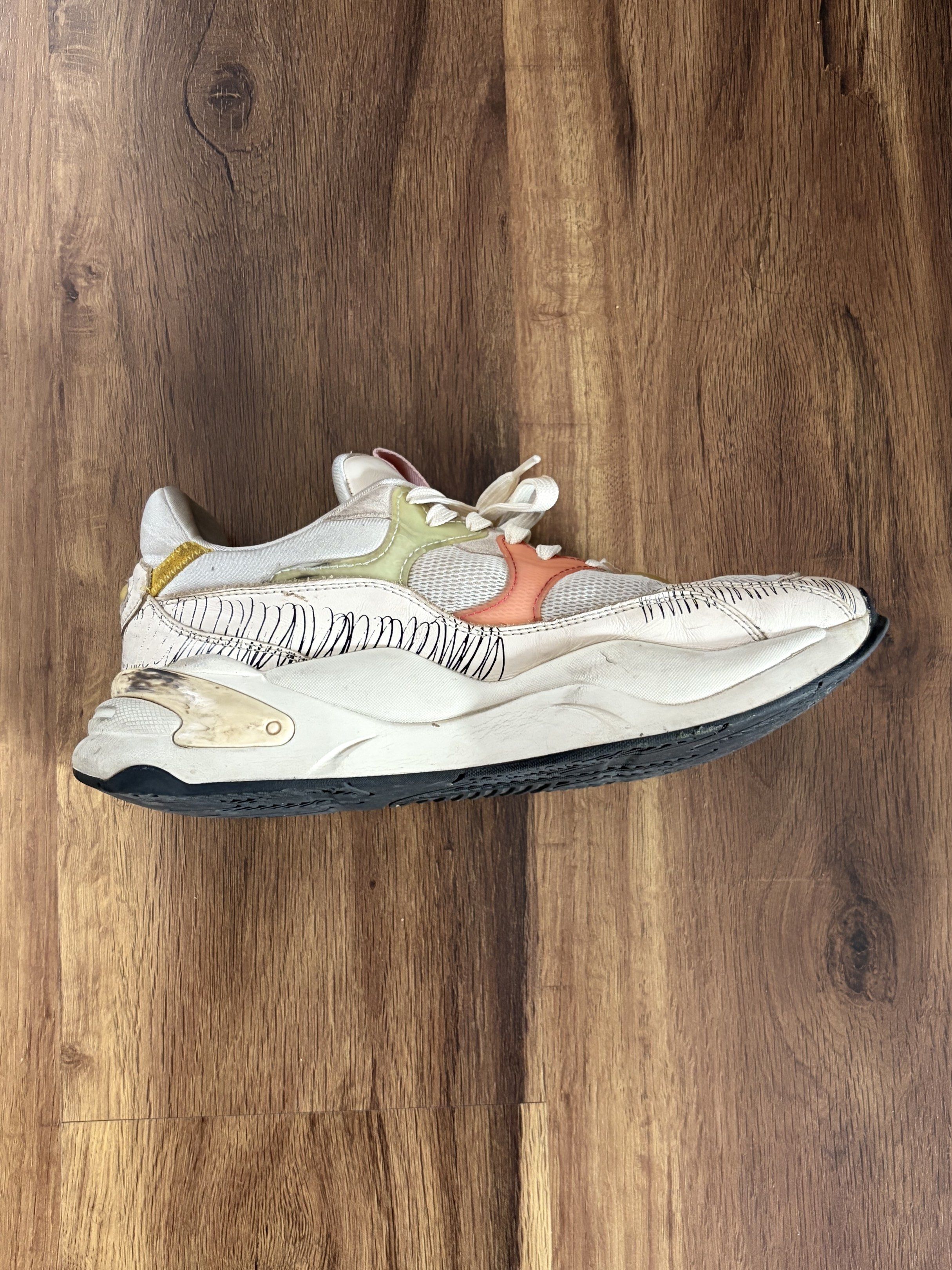 Puma RS-2K Michael Lau (Category: Sneakers) located in Quezon City. Submitted by mackybow (Listing ID 1418025869, Image 2). Description: - Puma RS-2K Michael Lau - Eggnog color - US Size: 9.5 - Design: Unique color mix - Very comfy - Original price was at 11k PHP Some imperfections: - black stain at the back, was previously removed by shoe cleaner - some fraying on shoelaces RFS: Too big in me.