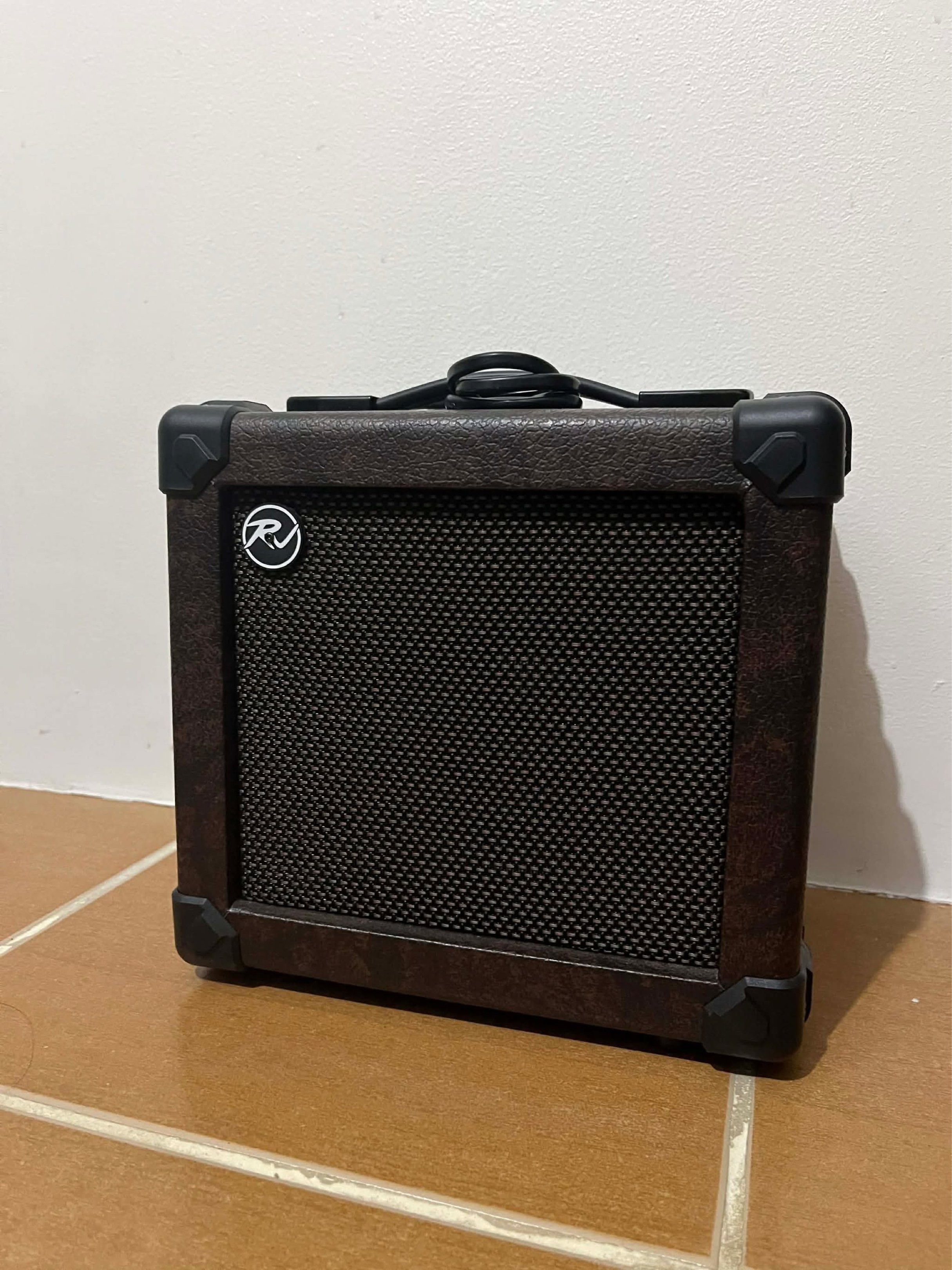 RJ Acoustic Master AC10 10W Amplifier (Category: Soundbars, Speakers & Amplifiers) located in Pasig City. Submitted by mariyuhh (Listing ID 1418086538, Image 1). Description: Like New Amplifier Location: Pasig City RFS: Decluttering.