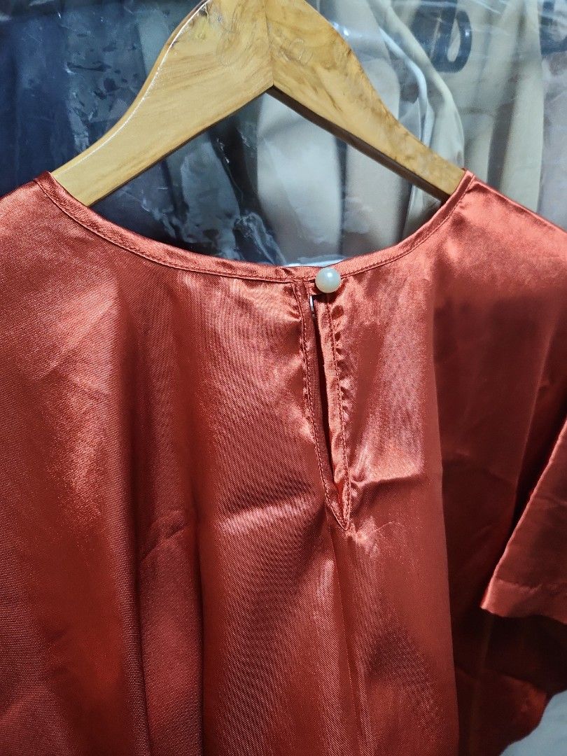 Rust satin nursing cover (Category: Maternity wear) located in Quezon City. Submitted by declttermum (Listing ID 1418112800, Image 3). Description: Preloved stylish rust satin nursing cover/poncho, free size. Can be used as top. Wysiwyg. #satinnursingcover #nursingcover #nursingponcho.