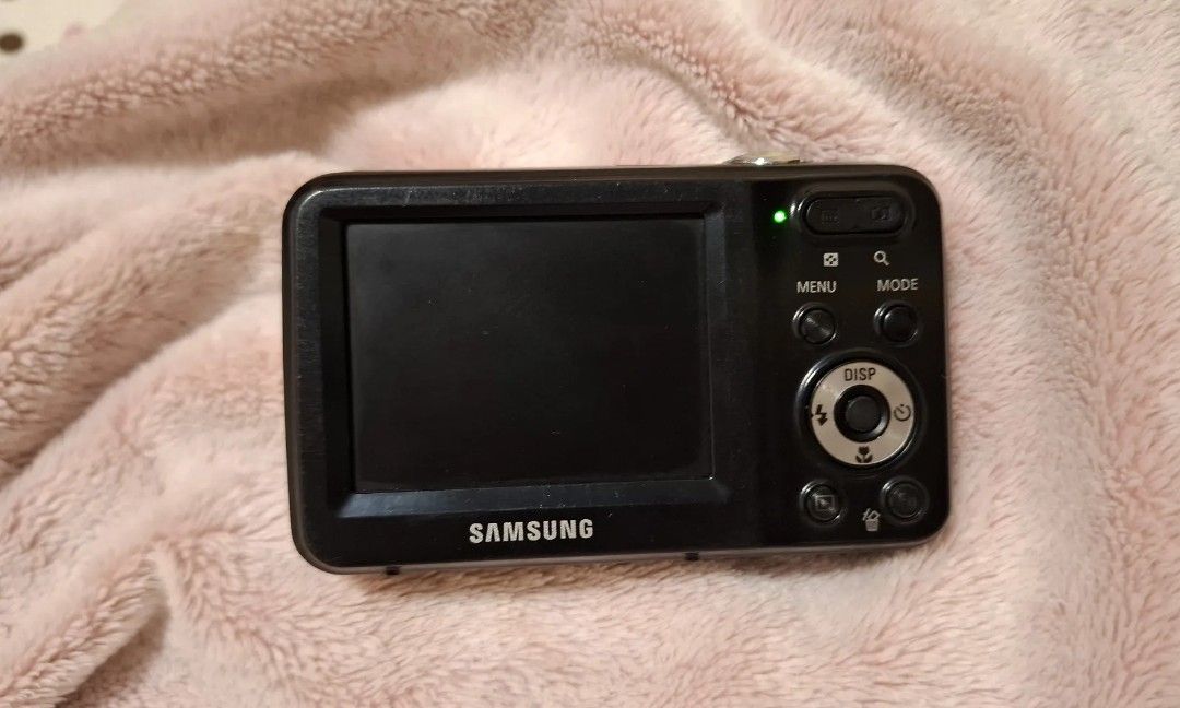 Samsung ES80 Digital Camera (Category: Other Gadgets) located in Naguilian. Submitted by lieph26057 (Listing ID 1417846016, Image 2). Description: SAMSUNG ES80 • 12.2 megapixel with ccd sensor • 5x optical zoom • very handy • like new ( 8.5/10 body cosmetics) • Untested Honest Issue [Needs repair]: Obstructed lens (see photo) Sample pics are from X/Fb Rfs: Decluttering my old stuff Inclusion: ♡ unit only Payment First Before Shipping Payment: GCA