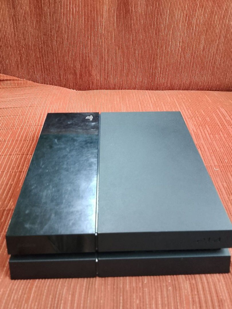 Sony PlayStation 4 Console (Category: PlayStation) located in Manila. Submitted by grandstorm-1205 (Listing ID 1418088883, Image 1). Description: - Black Sony PlayStation 4 console - Glossy top, matte finish - Two front USB ports No issue - Console 500gb full of games jailbreak plug and play 1 Controller Unlimited testing meet up mas prefer puntahan mko dito natin testing loc: Valenzuela/Malabon.