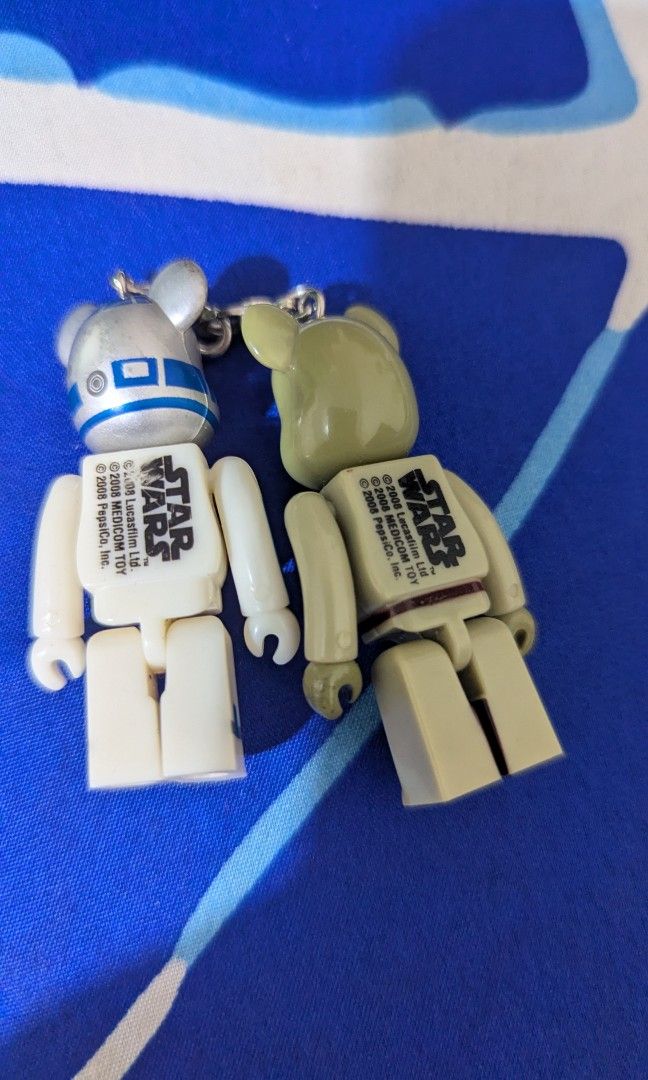 Star Wars Bear Brick Yoda and R2-D2 Keychain (Category: Character Goods) located in Quezon City. Submitted by furbous (Listing ID 1418153238, Image 2). Description: - Star Wars keychain - Includes Yoda and R2-D2 figures - Yoda: Green figure with brown robe - R2-D2: White and blue figure - Attached to a silver chain - Great for Star Wars fans!.