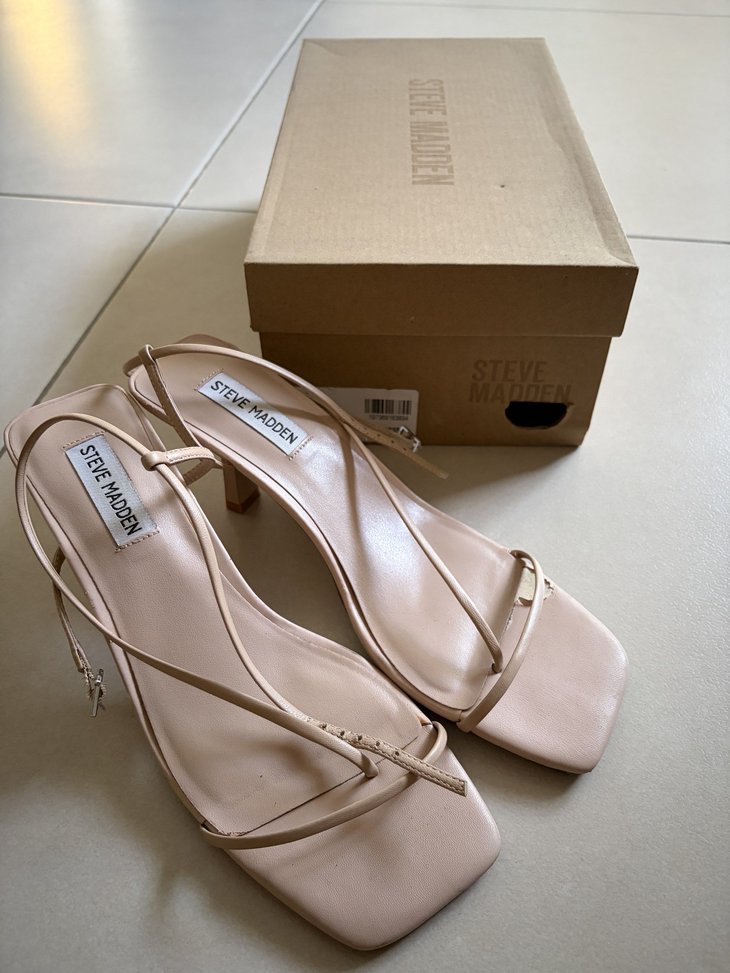 Steve Madden Kari Natural Leather Sandals (Category: Flats & Sandals) located in Cebu City. Submitted by happyheartcebu (Listing ID 1418091937, Image 1). Description: - Steve Madden Kari sandals - Natural leather color - Size 8.5 - Square toe design - Thin straps - Buckle closure - Includes original box.
