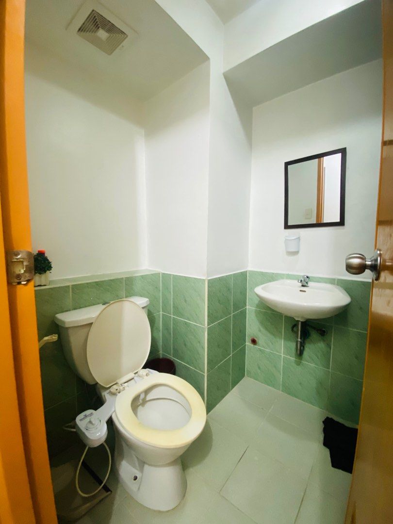 Studio Semi Furnished for Rent (Category: Apartments & Condos) located in Manila. Submitted by gracey1984 (Listing ID 1418128543, Image 2). Description: 🏠 FOR RENT : Studio Semi -Furnished in charleston Tower, Hampton Gardens Condominium – Maybunga, Pasig 📌 Property Details: • Type: studio Condo Unit • Size: 19.25sqm • Floor: Ground Floor • 12,000 Monthly Inclusive of Condo Dues • 1 Month Advance 2 Months Deposit • Postdated Checks for Succeedi