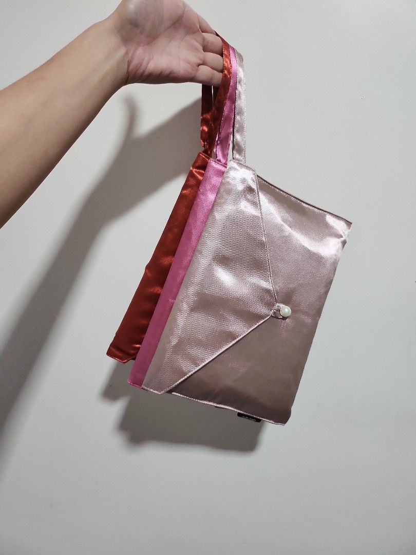 Stylish satin nursing cover with pouch (Category: Maternity wear) located in Quezon City. Submitted by declttermum (Listing ID 1418117038, Image 2). Description: Brandnew stylish satin nursing cover with pouch, one size fits all. Available in rose pink, rust and tan. Wysiwyg. #satinnursingcover #stylishnirsingcover #nursingcover.