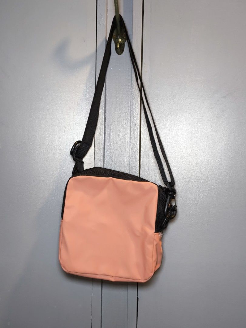 The North Face EXPLORE BARDU II (Category: Sling Bags) located in Manila. Submitted by rewearables.mnl (Listing ID 1418049593, Image 2). Description: FOR SALE -The North Face EXPLORE BARDU II CONDITION:10/10 COLOR RATE:10/10 ISSUE:NONE ASKING PRICE:2,000 **REWEARABLES PRODUCT DISCLAIMER** All thrift items are pre-loved and may show minor signs of wear or age. Please review photos and descriptions carefully before purchase. No returns or exchanges