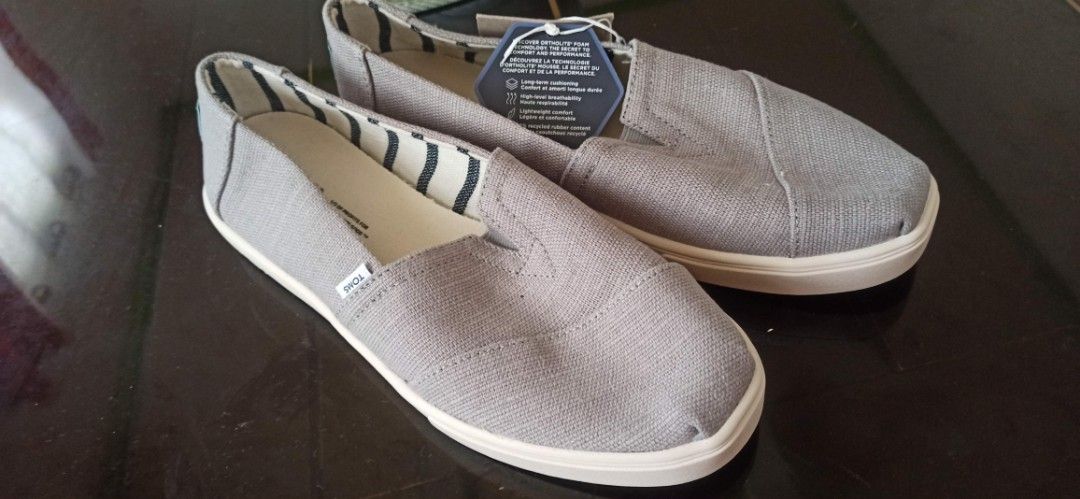 TOMS Women's (Category: Loafers) located in Santa Teresita. Submitted by icecandy2.0 (Listing ID 1418061980, Image 1). Description: - Brand new TOMS Alpargata Heritage Canvas shoes - Gray canvas upper - Striped interior lining - Comfortable slip-on design - Classic white sole - Size: 7 - Includes original tags.