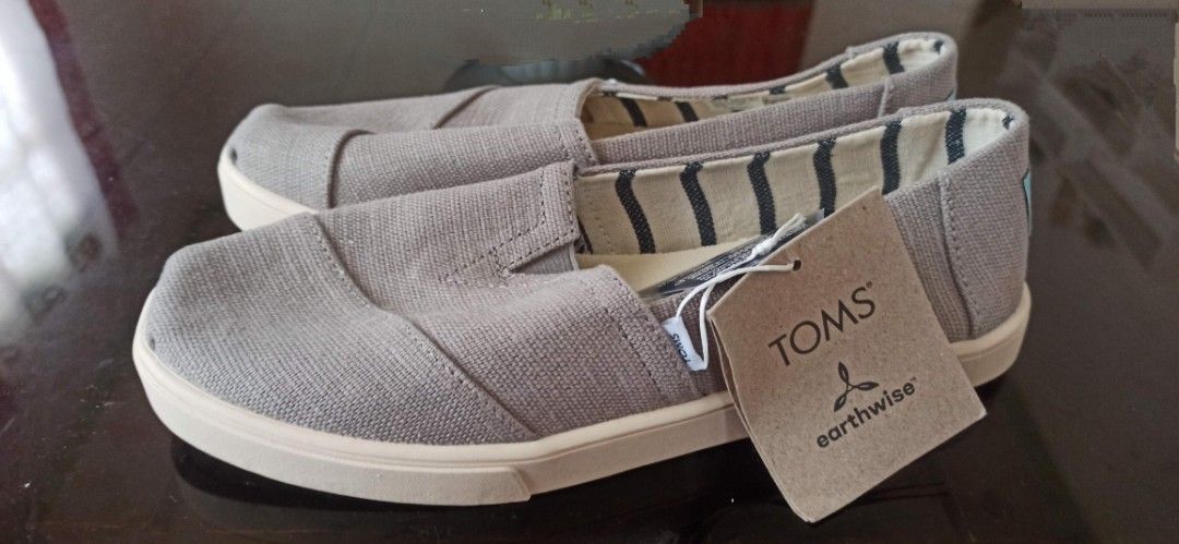 TOMS Women's (Category: Loafers) located in Santa Teresita. Submitted by icecandy2.0 (Listing ID 1418061980, Image 3). Description: - Brand new TOMS Alpargata Heritage Canvas shoes - Gray canvas upper - Striped interior lining - Comfortable slip-on design - Classic white sole - Size: 7 - Includes original tags.