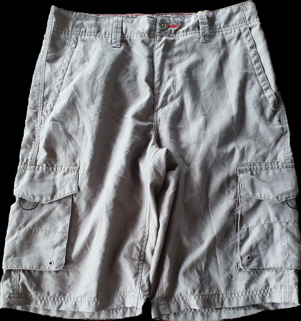 Tony Hawk Cargo Shorts - Size 30 (Category: Shorts) located in Meycauayan. Submitted by shoptoown (Listing ID 1418112824, Image 1). Description: - Tony Hawk cargo shorts - Size 30 - Multiple pockets - Button closure - Red accent stitching - Material: 100% polyester - Machine washable (cold water) - Made in Bangladesh - scratches shown in pic.