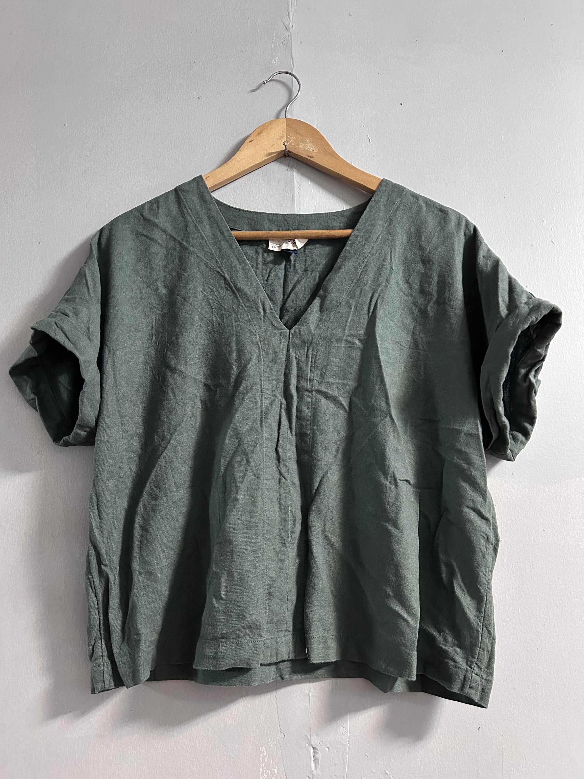 Universal Thread Linen Blend Top - M (Category: Blouses) located in General Trias. Submitted by theosellye (Listing ID 1418107061, Image 1). Description: - Universal Thread top - Size: M - Fabric: Linen blend (55% linen, 45% rayon) - Style: V-neck, short sleeves - Fit: Relaxed - Color: Green - Made in Bangladesh.