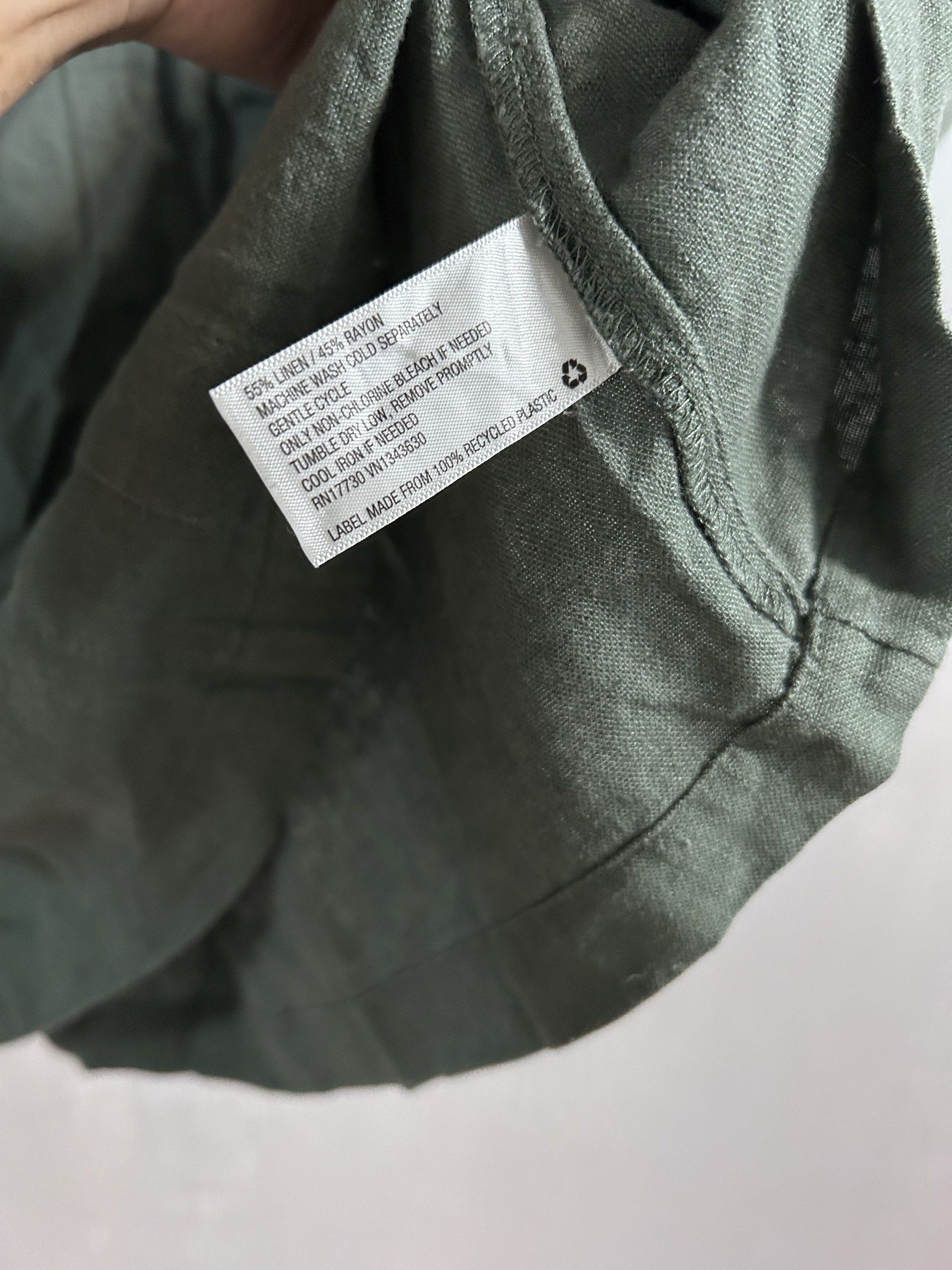 Universal Thread Linen Blend Top - M (Category: Blouses) located in General Trias. Submitted by theosellye (Listing ID 1418107061, Image 3). Description: - Universal Thread top - Size: M - Fabric: Linen blend (55% linen, 45% rayon) - Style: V-neck, short sleeves - Fit: Relaxed - Color: Green - Made in Bangladesh.
