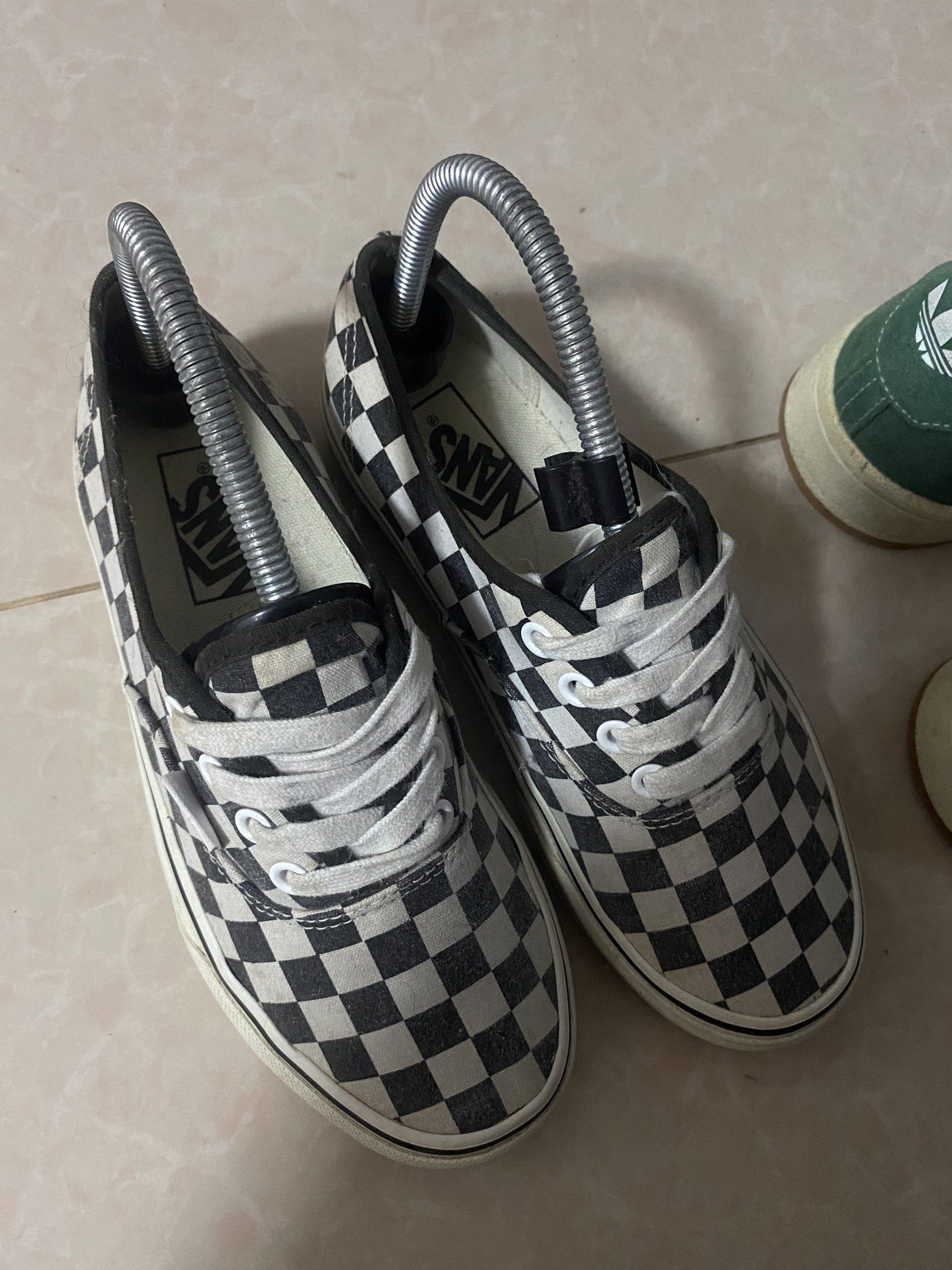 Vans Checkered (Category: Sneakers) located in Santiago. Submitted by jmayaa (Listing ID 1418150707, Image 2). Description: actual pics good condtion but marumi na coz di na ginagamit (nakatambak) can lower the price for sure buyer 📍santiago city, isab mop:maribank/gotyme/bdo mod: j&t.