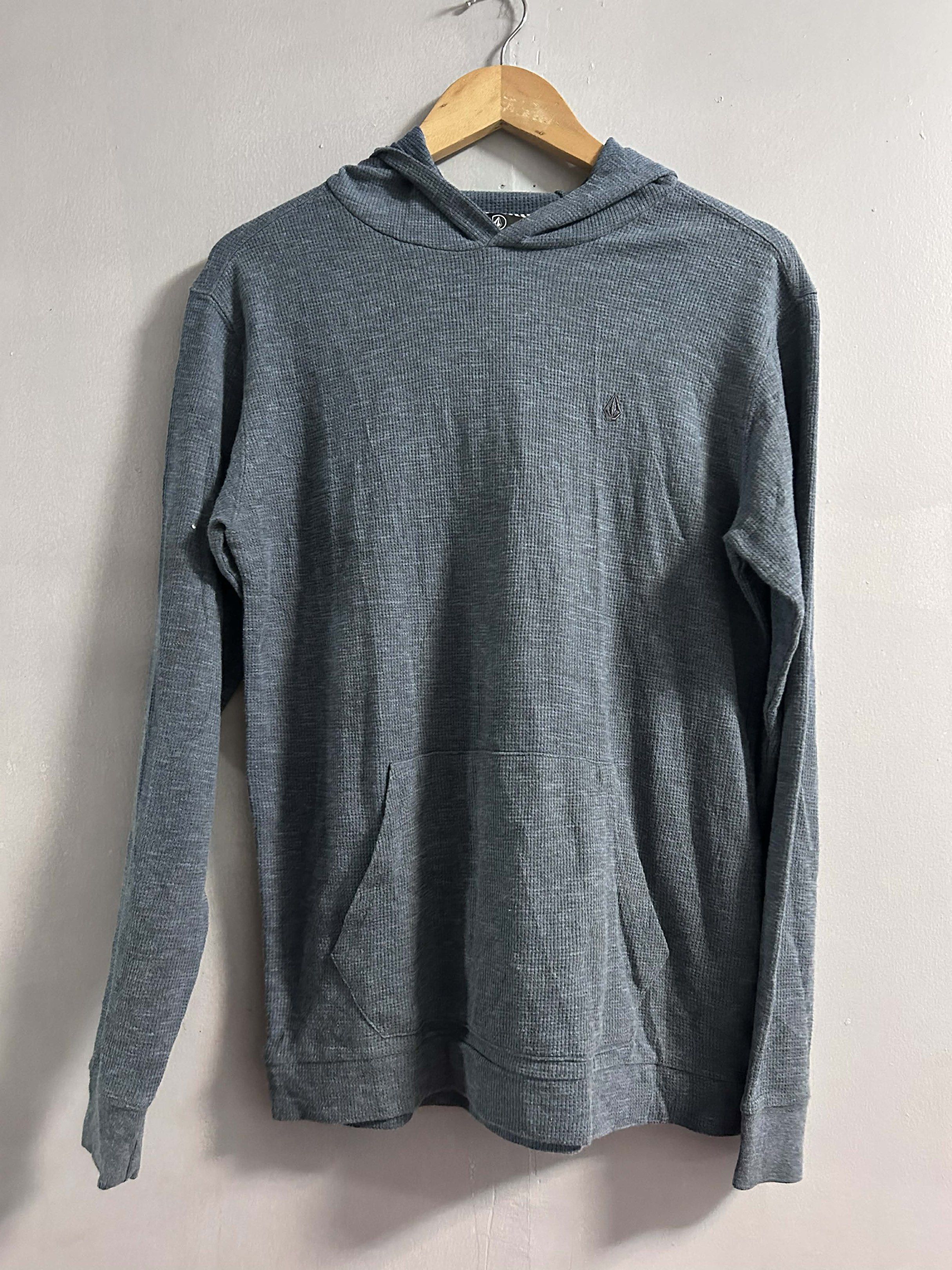 Volcom Hoodie XL/14Y (Category: Hoodies) located in General Trias. Submitted by Theoseller28 (Listing ID 1418141881, Image 1). Description: - Volcom hoodie - Size: XL/14Y - Features a hood and front pocket - Made of textured fabric - Volcom logo on chest and bottom - Made in China.