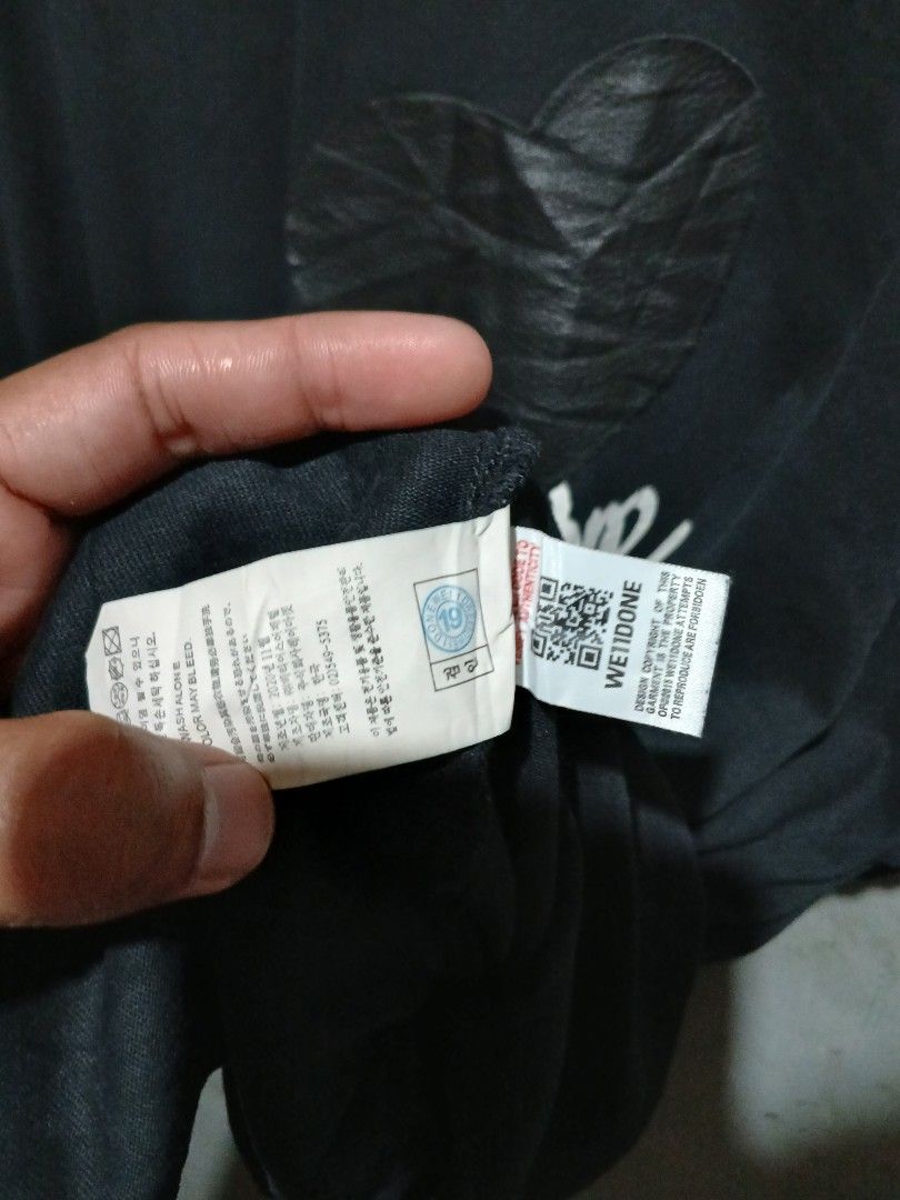 We11done Heart Patch T-shirt (Category: Tshirts & Polo Shirts ) located in Castilla. Submitted by ktrepft (Listing ID 1418016449, Image 3). Description: excellent condi 24x29 dimes complete tags need wash only solid rare design.