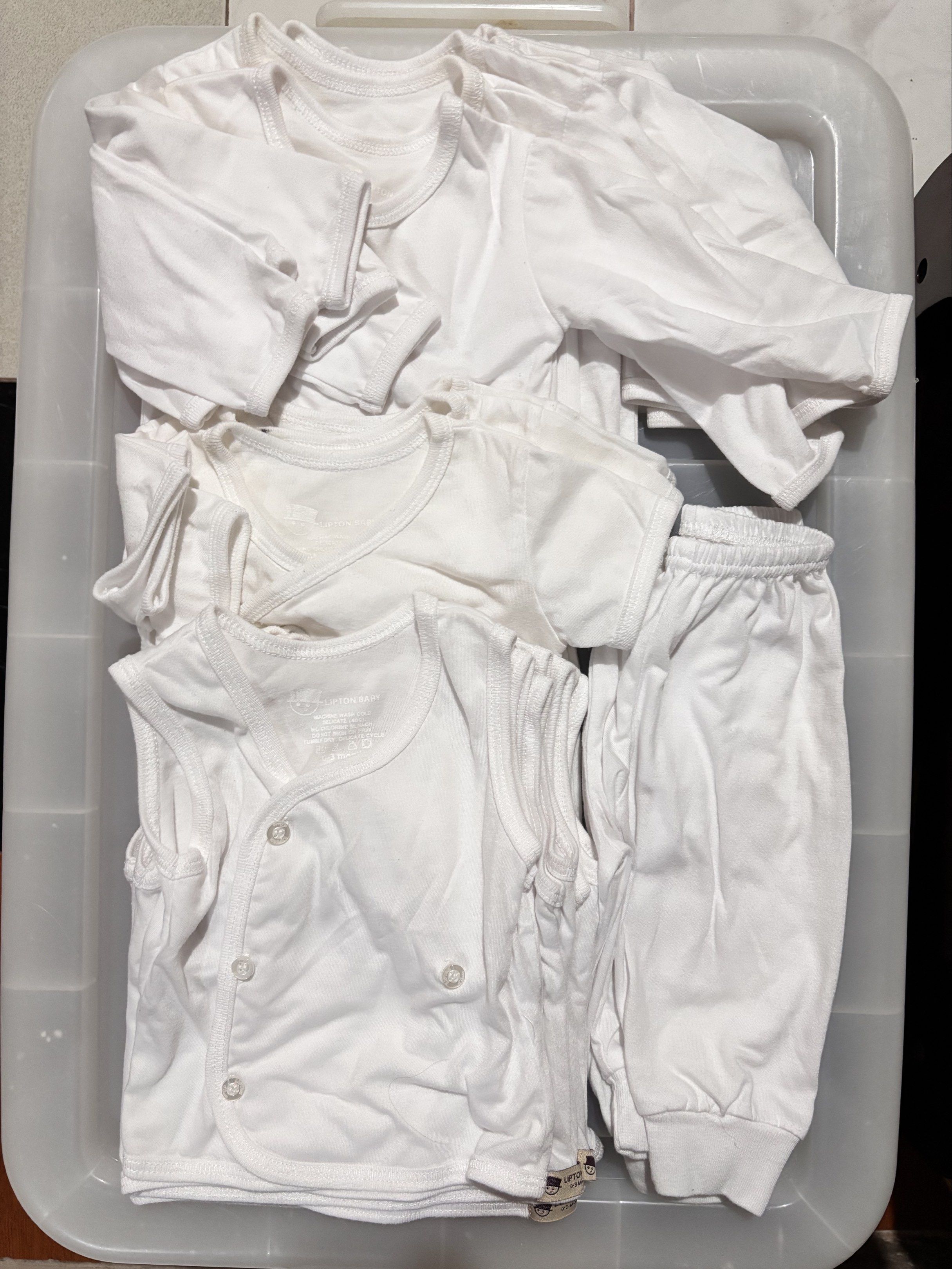 Barubaruan (Category: Babies & Kids Fashion) located in Concepcion. Submitted by cherishedthreads (Listing ID 1418165799, Image 1). Description: - White baby clothes set - Includes long-sleeved shirts(6), sleeveless shirts(9), short-sleeves (3) and pants (2) - Made of soft, breathable fabric - Ideal for newborns - Perfect for everyday wear and layering.