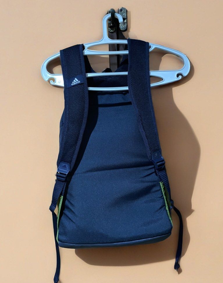 🔥 Adidas Backpack - Unisex (Category: Backpacks) located in Cebu City. Submitted by kantocloset_ubec (Listing ID 1418330074, Image 2). Description: - Adidas backpack in black and army green. - Includes a main compartment, side pockets and adjustable straps. - Good condition - No flaws - Actual item shown .