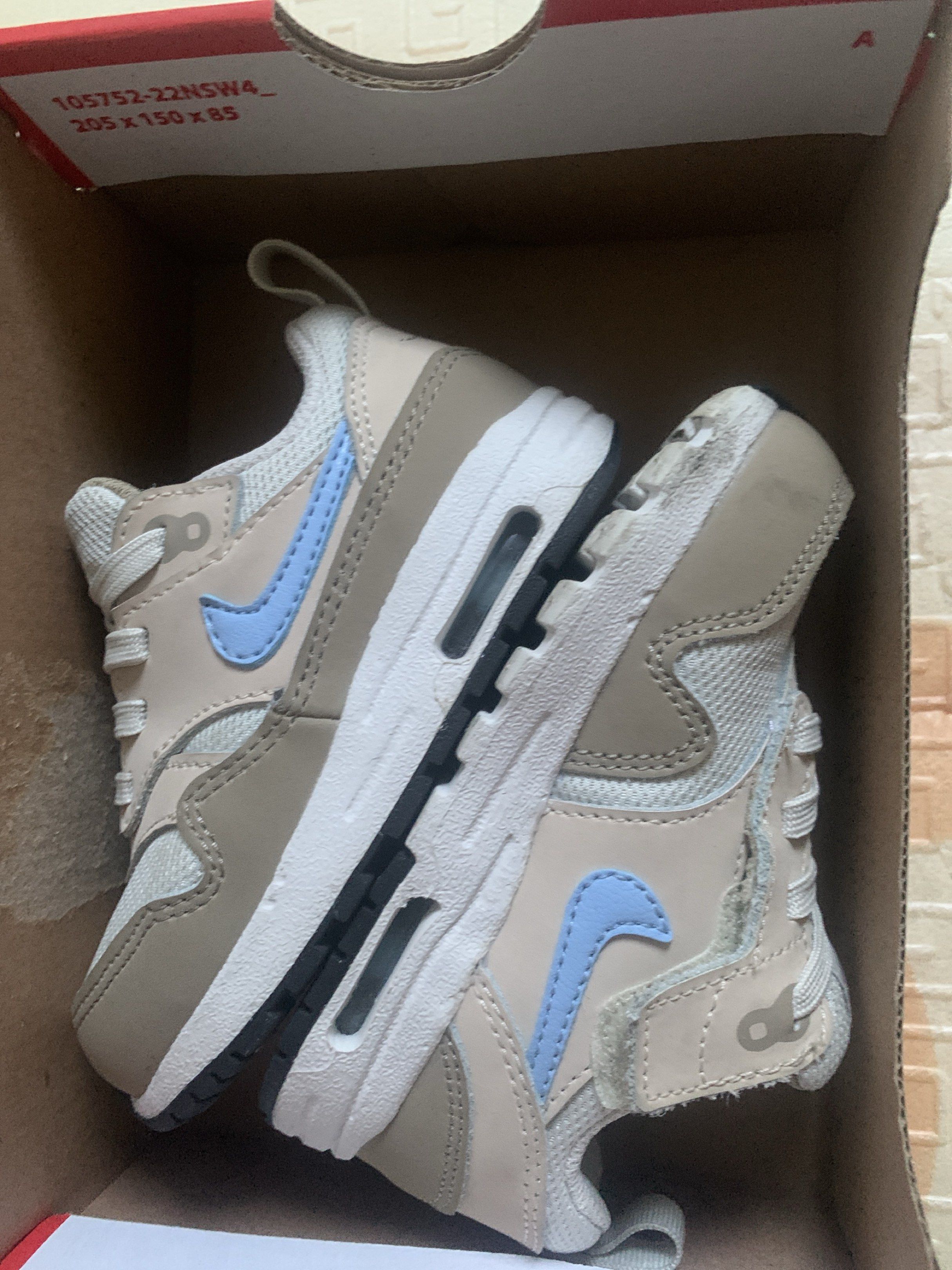Air Max 1 Easy on 7c (Category: Babies & Kids Fashion) located in Arayat. Submitted by khayrence (Listing ID 1418306756, Image 1). Description: Like new/ no flaws Original with box Euro 23.5 / 13cm.