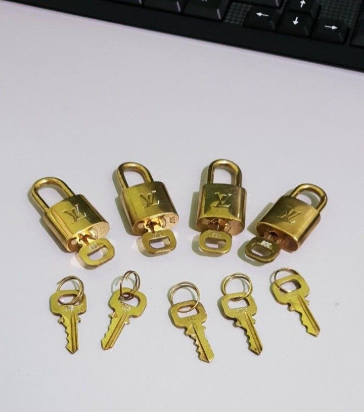 Authentic Louis Vuitton Lock and Key (Category: Luxury Accessories) located in Pasig City. Submitted by castlescollections (Listing ID 1418237634, Image 1). Description: pls dm me if interested guaranteed authentic.