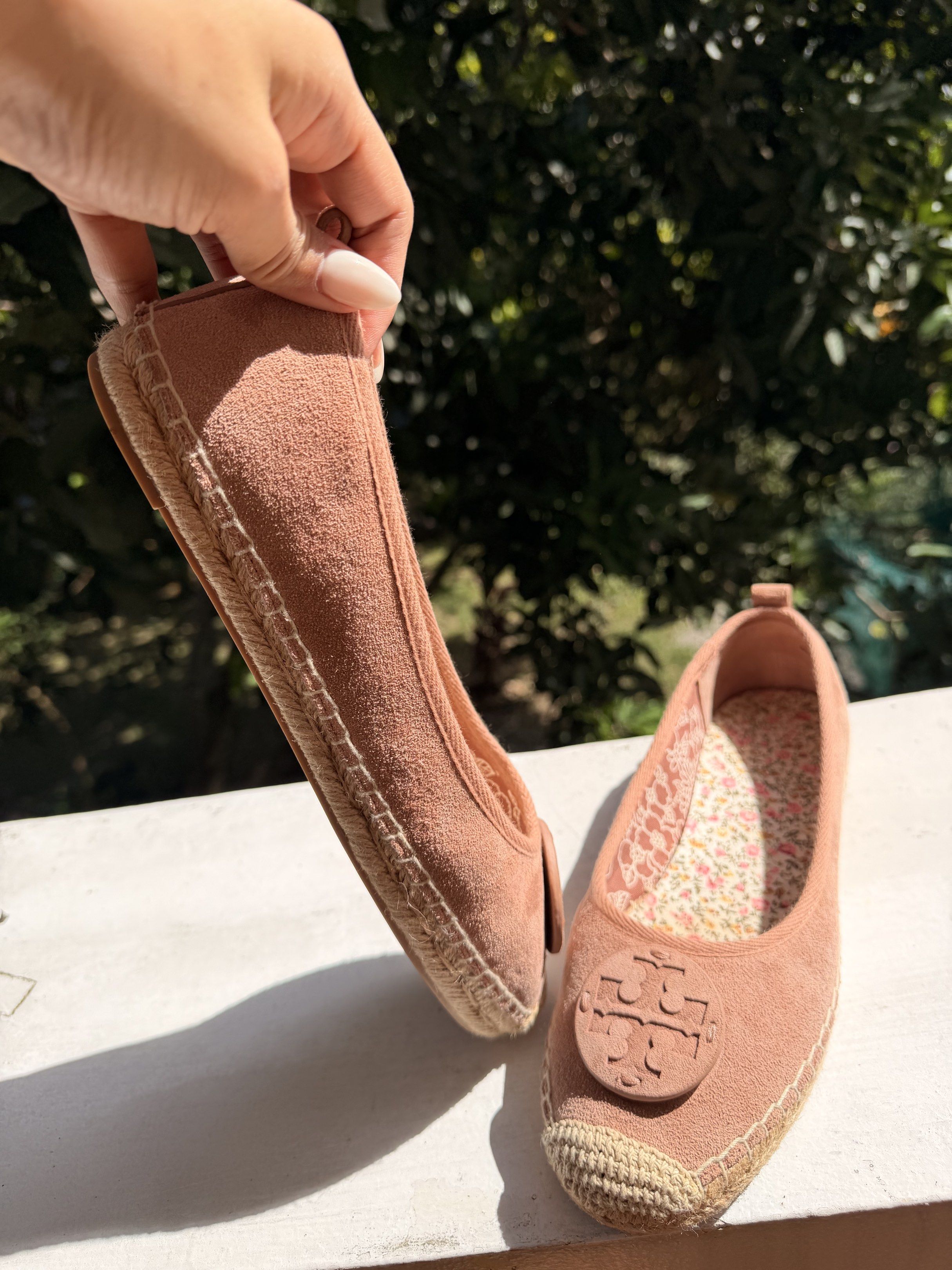 AUTHENTIC Tory Burch Suede Espadrille (Dusty pink) - 10 (Category: Sandals) located in Muntinlupa City. Submitted by nieeebs (Listing ID 1418355533, Image 3). Description: Tory Burch Minnie Suede Espadrille Very good condition - 9/10 Barely used Color: Dusty pink or blush color with a floral print lining Size: 10 but fits 9 Inclusion: Dust bag only Location: Sta Rosa Laguna MOP: Gcash or BPI Courier: Lalamove or J&T.