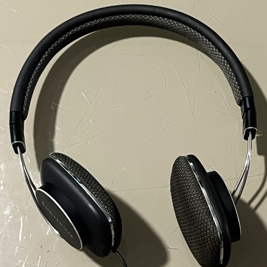 Bowers & Wilkins Headphone P3 S2 Black (Category: Headphones & Headsets) located in Pasig City. Submitted by hodgepodgeecoshop (Listing ID 1418297428, Image 3). Description: Specifically for Audiophiles and Music Enthusiasts, aesthetic wired headphones with premium build and sound, beats wired earphones hands down even for gaming, direct rival of Sennheiser Momentum On-Ear Design: The P3 headphones feature a lightweight, foldable design with a co