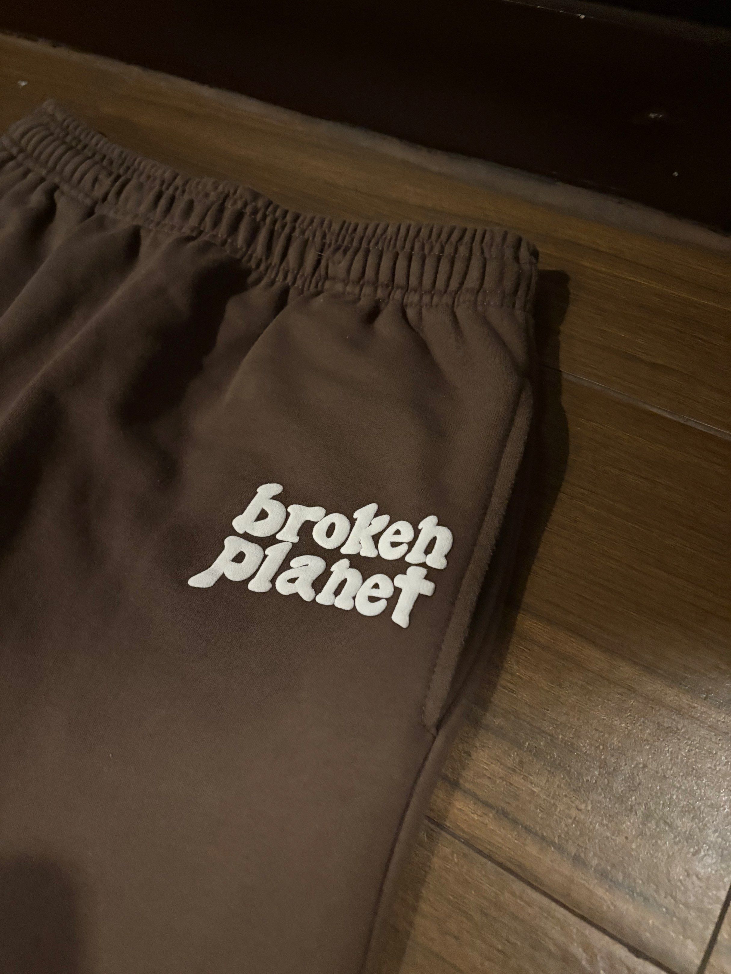 Broken Planet Sweatpants (brown) (Category: Hoodies) located in Muntinlupa City. Submitted by theclosetcollective.ph (Listing ID 1418348426, Image 2). Description: RUSH UK BRAND SIZE SMALL 10/10 condition.