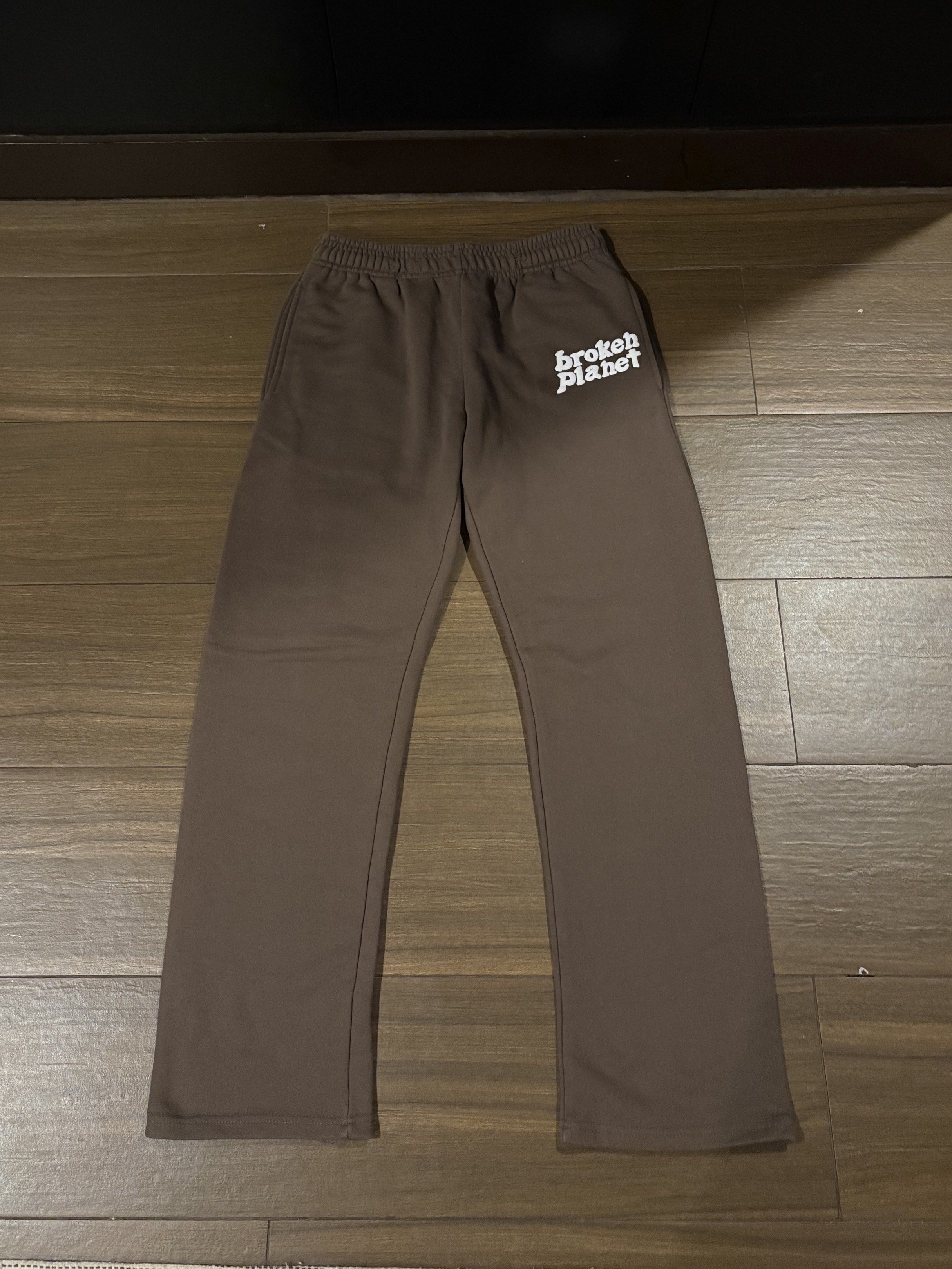 Broken Planet Sweatpants (brown) (Category: Hoodies) located in Muntinlupa City. Submitted by theclosetcollective.ph (Listing ID 1418348426, Image 1). Description: RUSH UK BRAND SIZE SMALL 10/10 condition.
